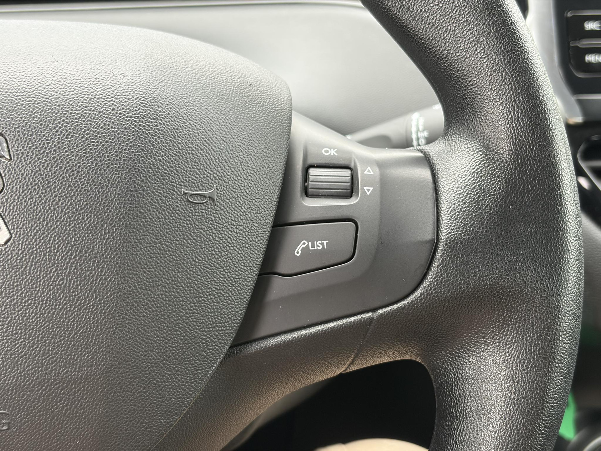 Peugeot 208 1.2 PureTech Blue Lion ✓2e Eigenaar✓Navi✓Carplay✓Airco✓Cruise✓Pdc✓5 Deurs✓N.A.P✓Zeer Zuinig✓Weinig Km✓Apk tot 10-2027