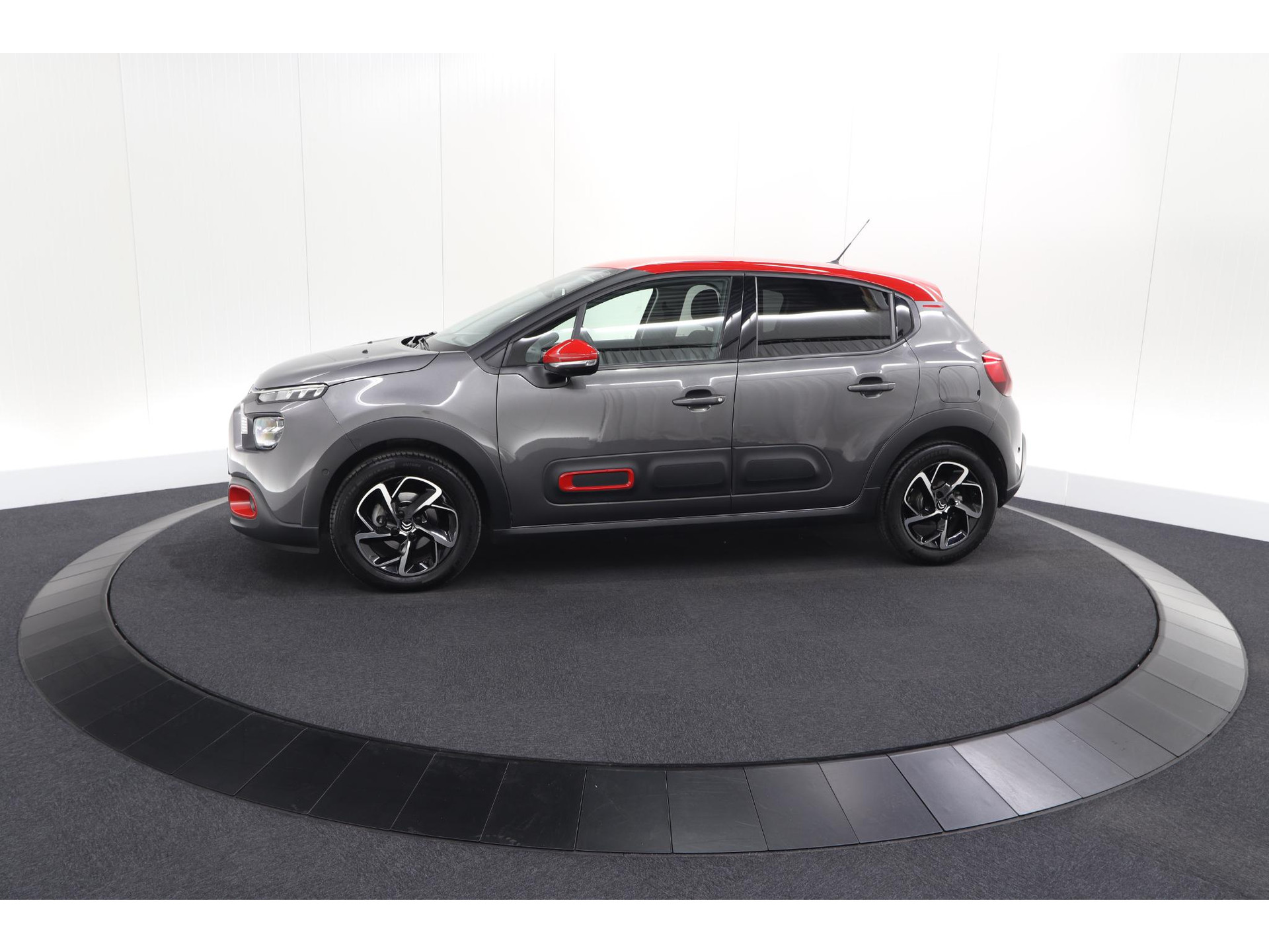 Citroen C3 PureTech 110 EAT6 Business | Trekhaak | Camera | Dodehoekdetectie | Navigatie | Climate Control