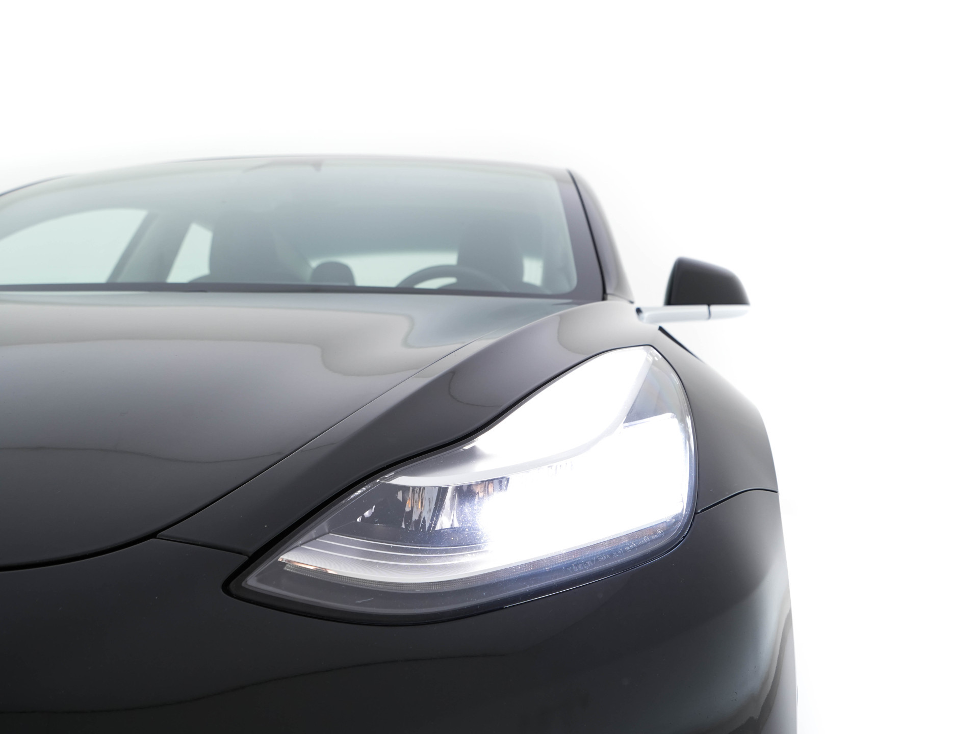 Tesla Model 3 Standard RWD Plus 60 kWh [ 3-Fase ] {SOH-84%} (INCL-BTW) Aut. *PANO | AUTO-PILOT | LEATHER | KEYLESS | FULL-LED | MEMORY-PACK | SURROUND-VIEW | DAB | CARPLAY | DIGI-COCKPIT | LANE-ASSIST | COMFORT-SEATS | 18"ALU*