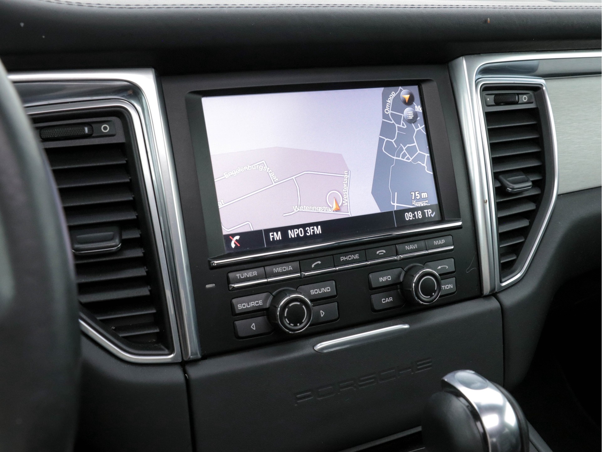 Porsche Macan 3.6 Turbo Aut. *PANO | XENON | FULL-LEATHER  | BOSE-SOUND | NL-AUTO | NAVI-PROF | XENON | COMFORT-SEATS | CAMERA | ECC | PDC | ALCANTARA | MODEL-2015*