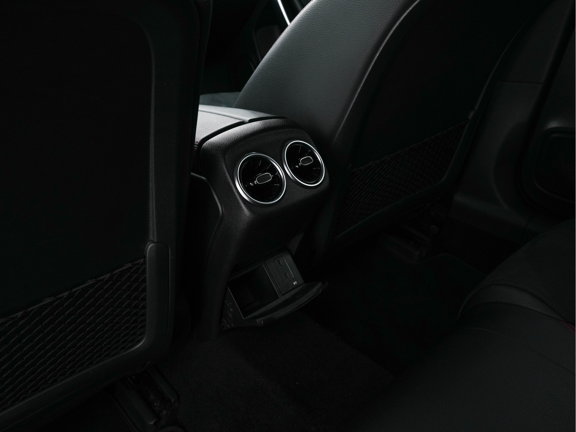 Mercedes-Benz A-klasse 180 AMG-Sport-Pack Business Solution *PANO | WIDESCREEN-DIGI-COCKPIT | FULL-LED | LEATHER-MICROFIBRE | CAMERA | ECC | PDC | CRUISE | HEATED-SPORTSEATS | PRIVACY-GLASS | 18"ALU*