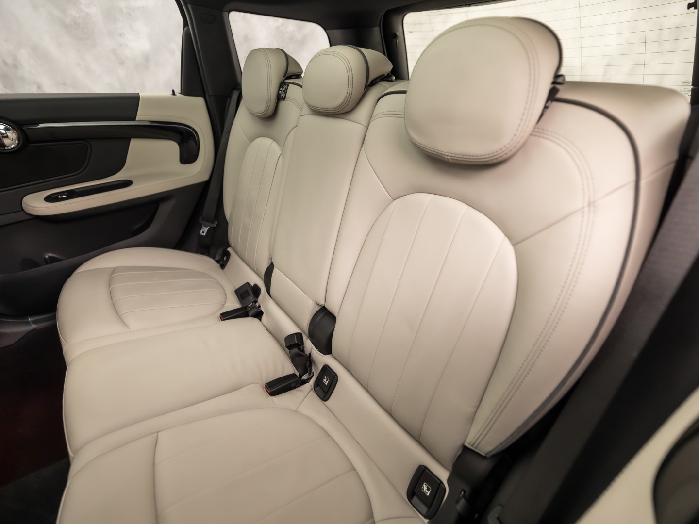 MINI Countryman 2.0 Cooper S John Cooper Works Chili 192Pk Automaat (PANORAMADAK, GROOT NAVI, LEDER, HARMAN/KARDON, CAMERA, STOELVERWARMING, SPORTSTOELEN, GETINT GLAS, NIEUWSTAAT)