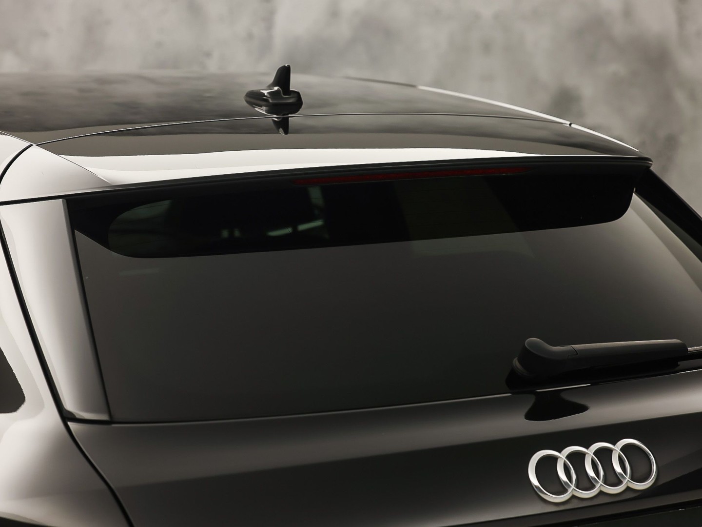 Audi A3 Sportback 40 TFSI e Sport 204Pk Automaat (APPLE CARPLAY, GROOT NAVI, LEDER, STOELVERWARMING, SPORTSTOELEN, ADAPTIVE CRUISE, GETINT GLAS, NIEUWSTAAT)