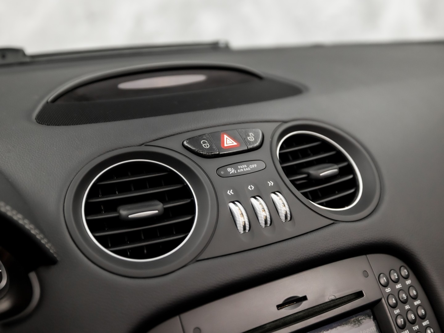 Mercedes-Benz SL-Klasse 280 AMG Sport 232Pk Automaat (NAVIGATIE, ORG. NL, LEDER, MEMORY SEATS, STOELVERWARMING, CRUISE, XENON, NIEUWE APK, NIEUWSTAAT)