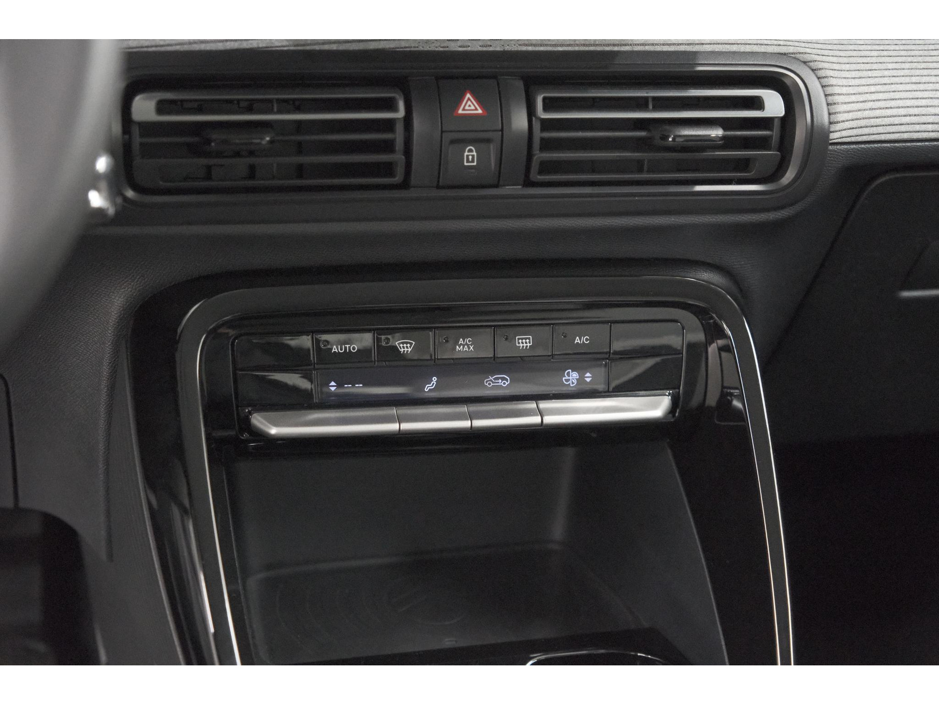 Citroen Ë-C3 Max 113pk 44 kWh | 11 KW Lader | 96% SOH | Camera | Navigatie | Parkeersensoren