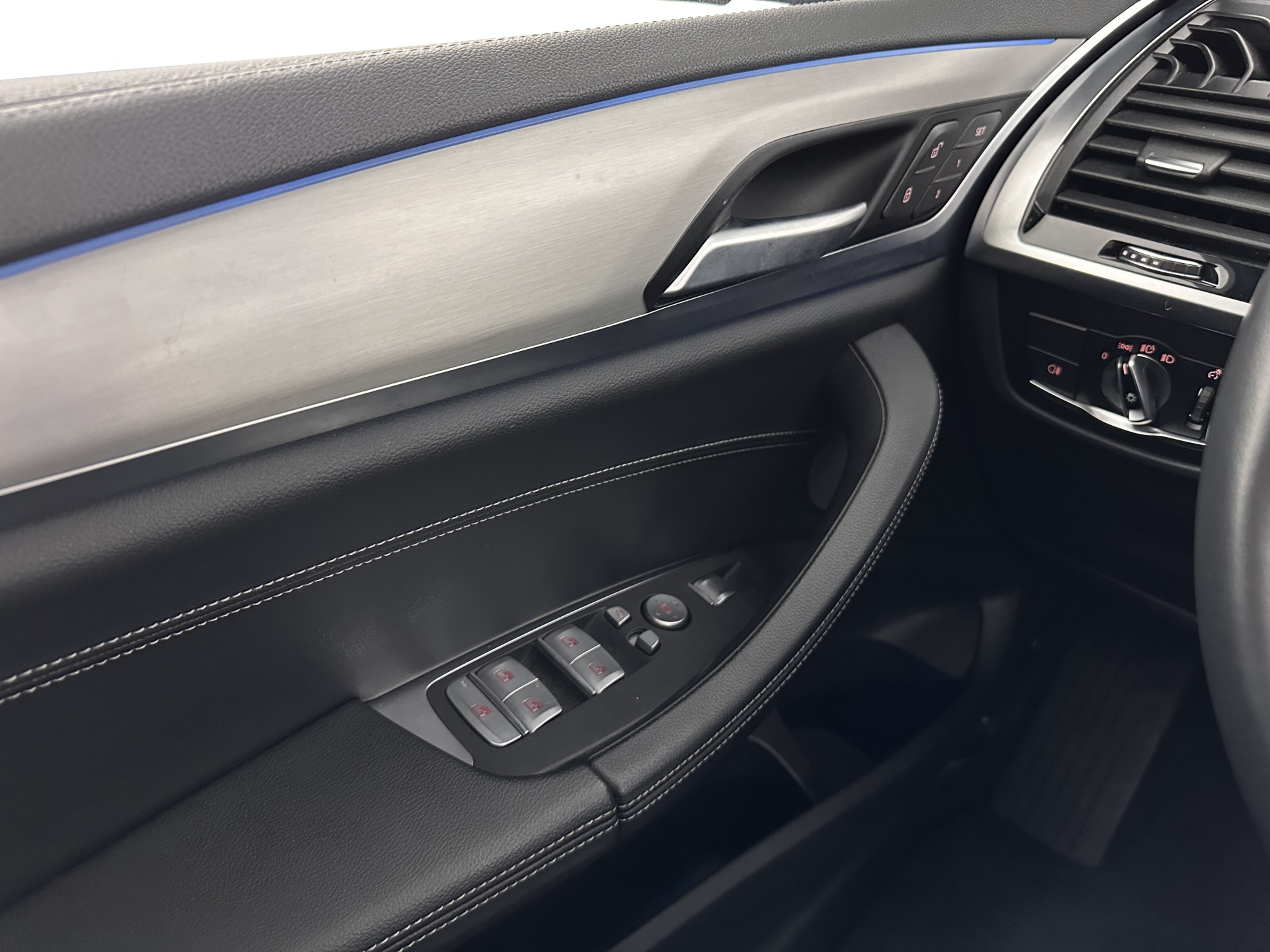 BMW iX3 High Executive 80 kWh [ 3-Fase-11kW ] {SOH-98%} (INCL-BTW) Aut. *PANO | LEATHER | HARMAN/KARDON | FULL-LED | BLINDSPOT | MEMORY-PACK | DIGI-COCKPIT | HEATED-SPORTSEATS | KEYLESS | TOPVIEW | DAB+ | NAVI-FULLMAP | HEAD-UP | PRIVACY-GLASS | .