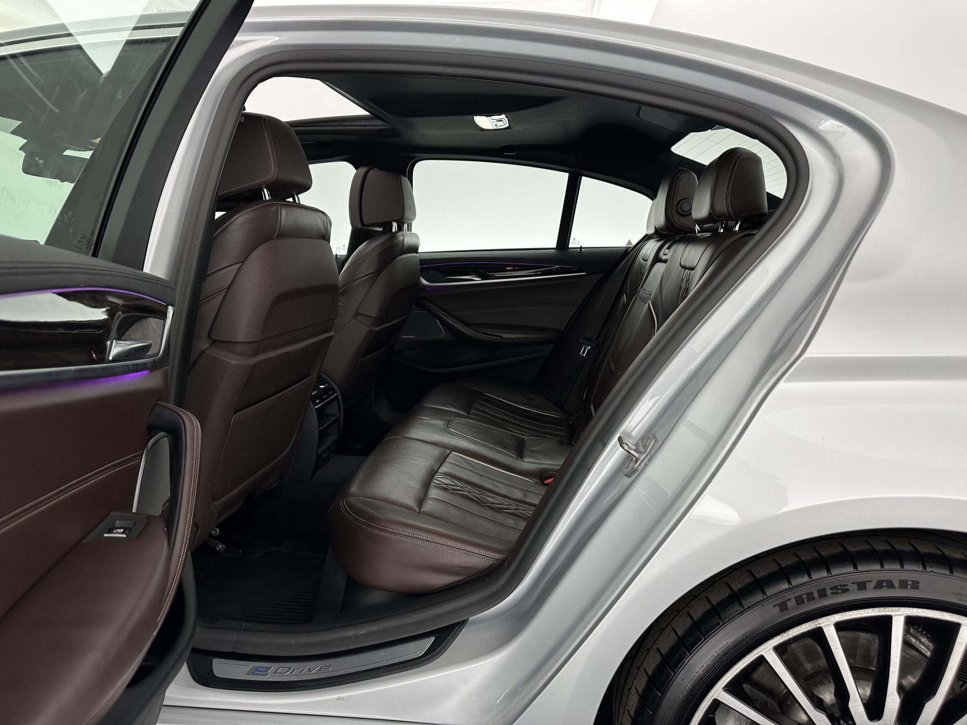 BMW 5-serie 530e iPerformance High Executive (Plug-in) Aut.*PANO | LEATHER | FULL-LED | TOPVIEW | KEYLESS | HARMAN/KARDON | BLINDSPOT | MEMORY-PACK | HEATED-COMFORTSEATS | DIGI-COCKPIT | AMBIENTLIGHT | NAVI-FULLMAP | 20''ALU*