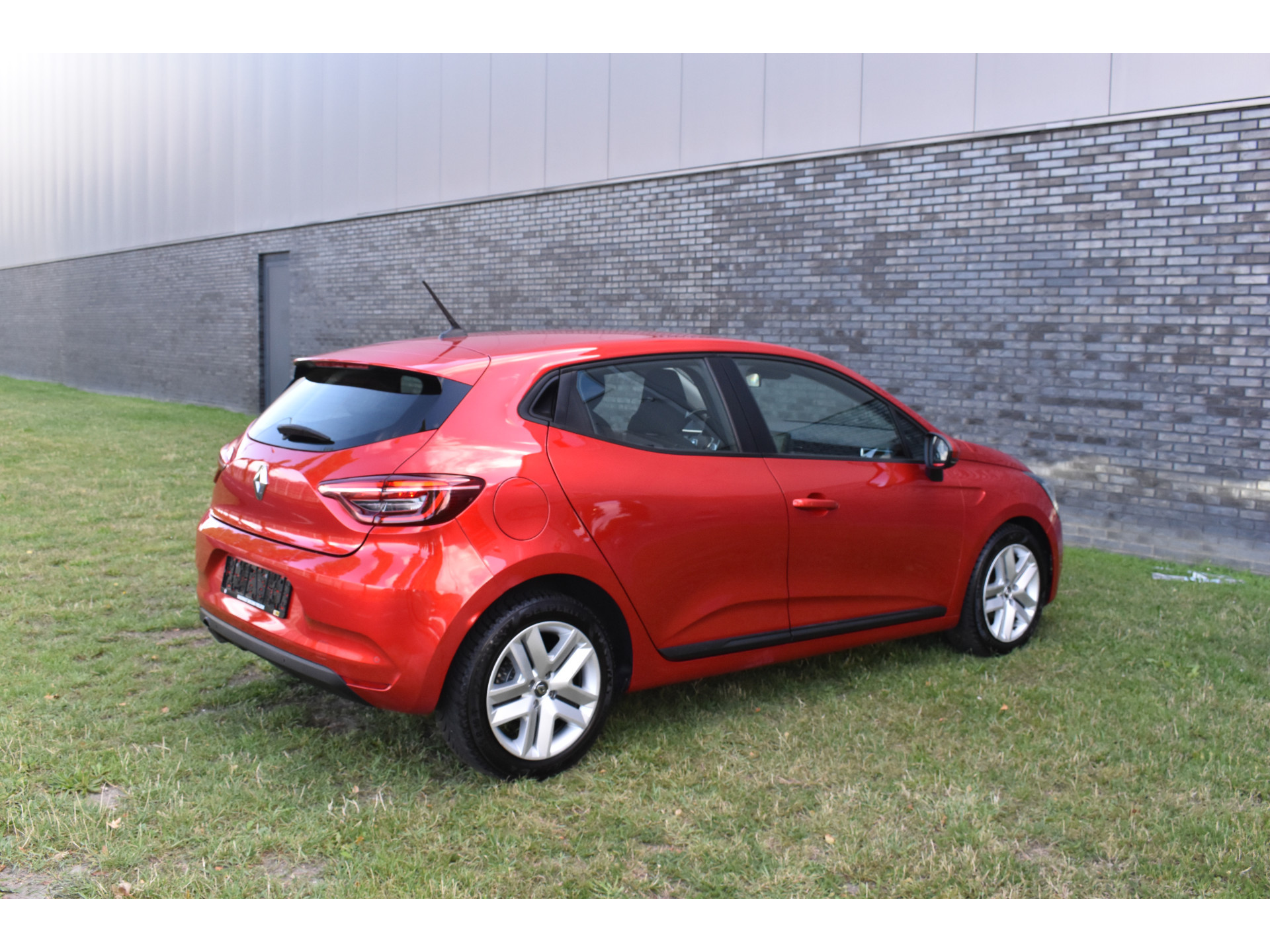 Renault Clio 1.0 TCe Bi-Fuel Zen G3 Gas dus super voordelig rijden 215,- per 3 maanden wegenbelasting Prijs incl. btw Gas kost 0,83 cent per liter