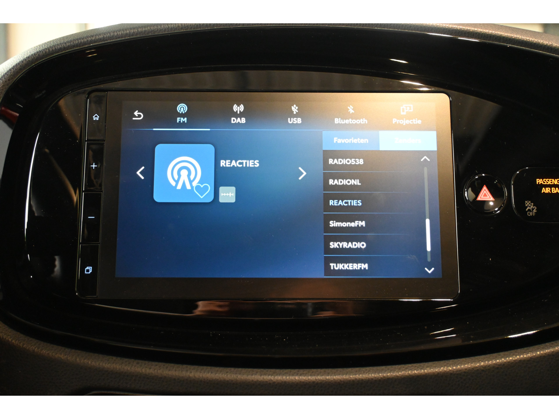 Toyota Aygo X 1.0 VVT-i MT Play Clima Carplay Panoramadak Camera LED Rijklaarprijs Inruil Mogelijk!