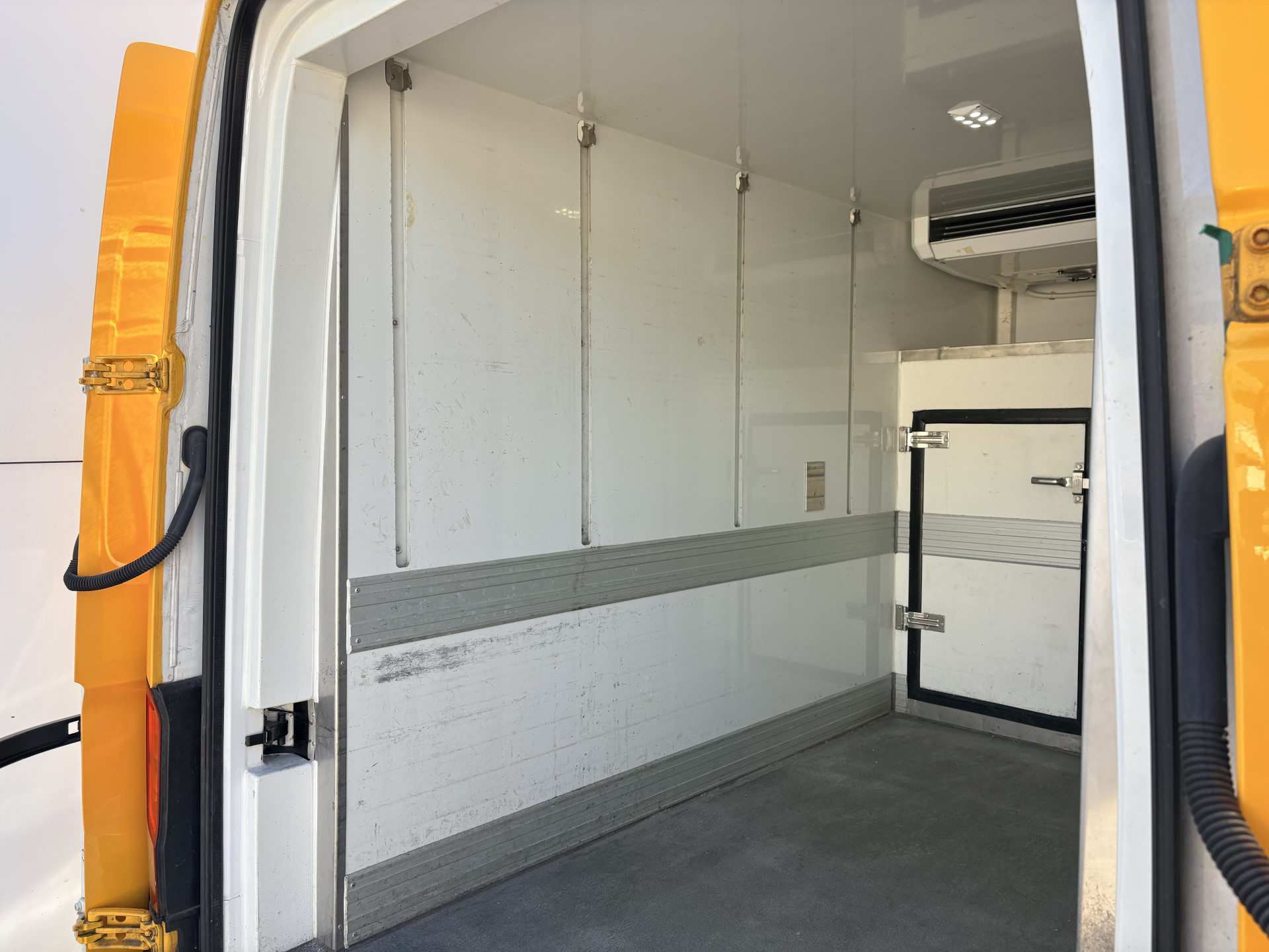 Volkswagen Crafter e-Crafter 36kWh 136PK Elektrisch Koelwagen Zanotti Nachtkoeling LED Climate Control Cruise Control Carplay Camera Parkeersensoren 360° Frigo Koeler Kühlwagen Night Cooling