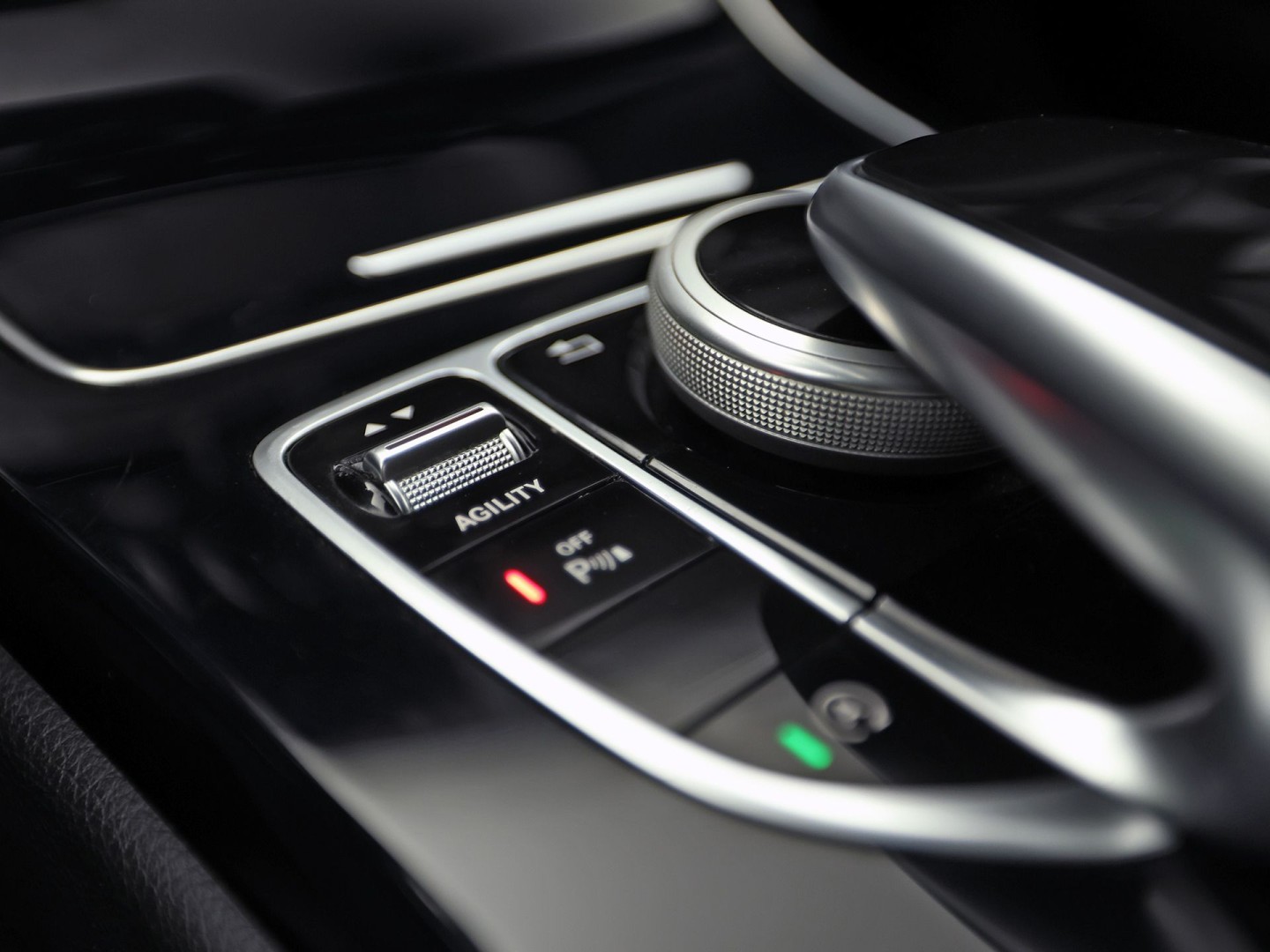Mercedes-Benz C-Klasse 250 AMG Sport 211Pk Automaat (NAVIGATIE, RODE REMKLAUWEN, LEDER, STOELVERWARMING, ELEK SPORTSTOELEN, GETINT GLAS, SFEERVERLICHTING, NIEUWSTAAT)
