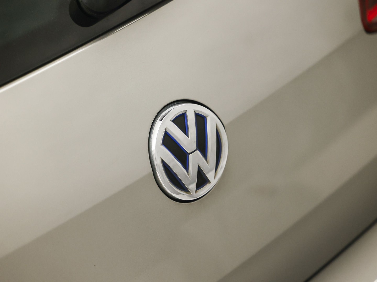 Volkswagen Golf 1.4 TSI GTE 204Pk Automaat (APPLE CARPLAY, NAVIGATIE, SOH 79,4%, CLIMATE, STOELVERWARMING, SPORTSTOELEN, GETINT GLAS, LED KOPLAMPEN, CRUISE, NIEUWSTAAT)