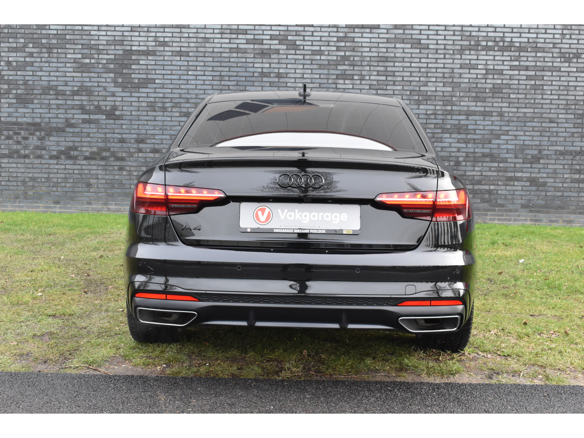 Audi A4 Limousine 35 TFSI S-line 2.0 Mild Hybrid S-line black-line Automaat Leder interieur