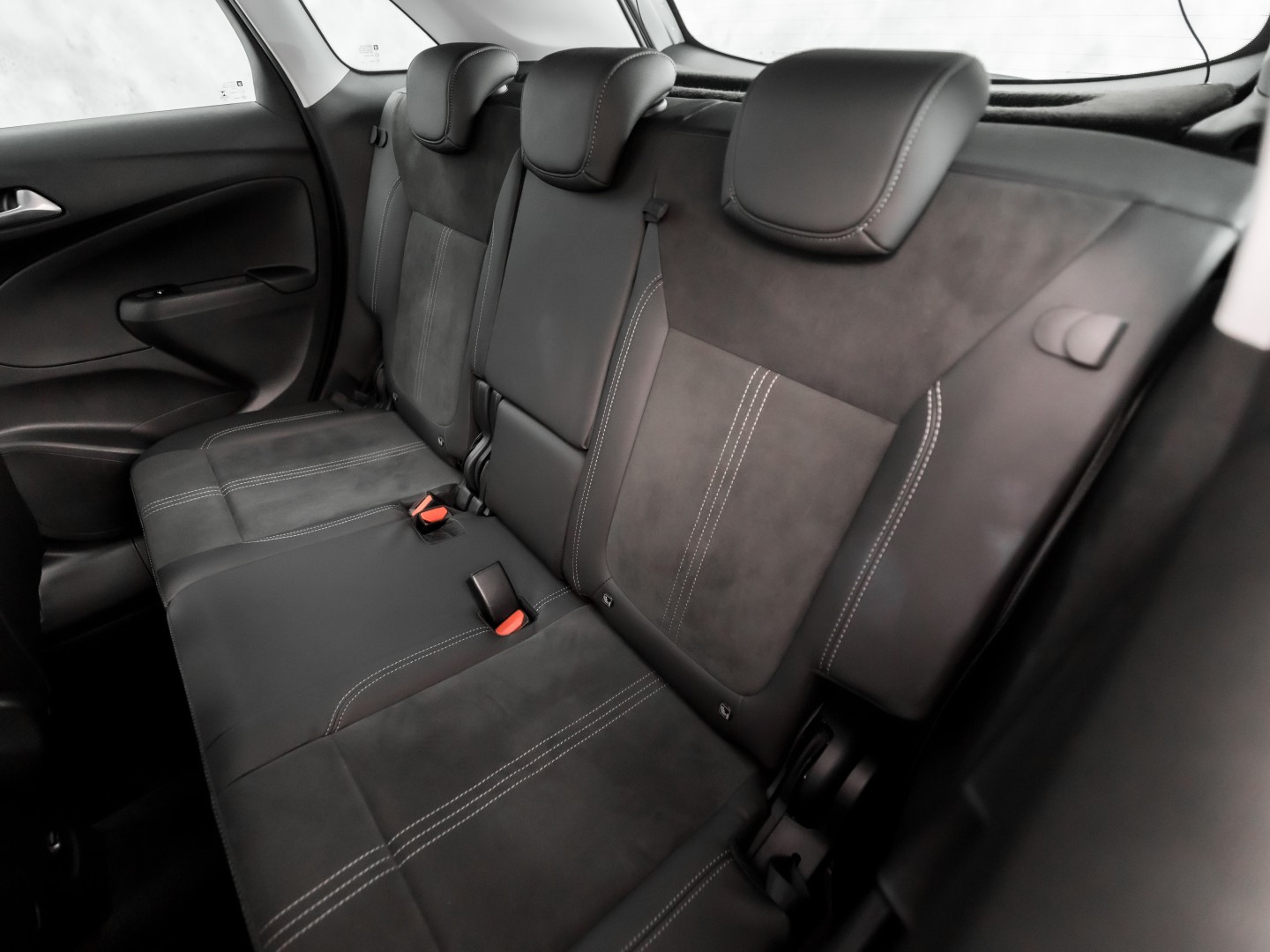 Opel Crossland 1.2 Turbo GS Sport Automaat 131Pk (TWO TONE, GROOT NAVI, APPLE CARPLAY, 360 CAMERA, LM VELGEN, STOELVERWARMING, NIEUWE APK, NIEUWSTAAT)