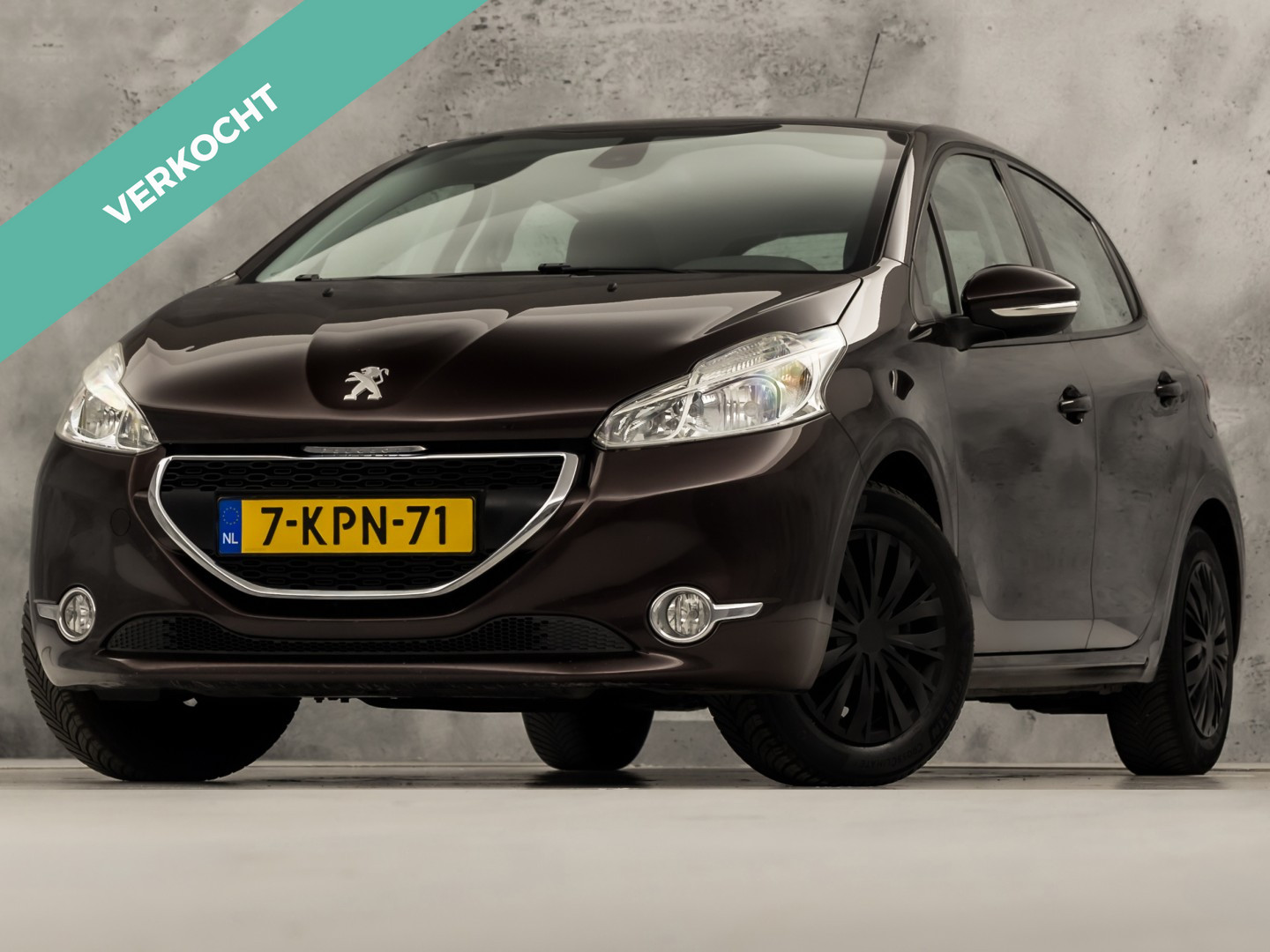 Peugeot 208 1.2 VTi Deluxe Sport (NAVIGATIE, CLIMATE, CRUISE, SPORTSTOELEN, PARKEERSENSOREN, NIEUWSTAAT)