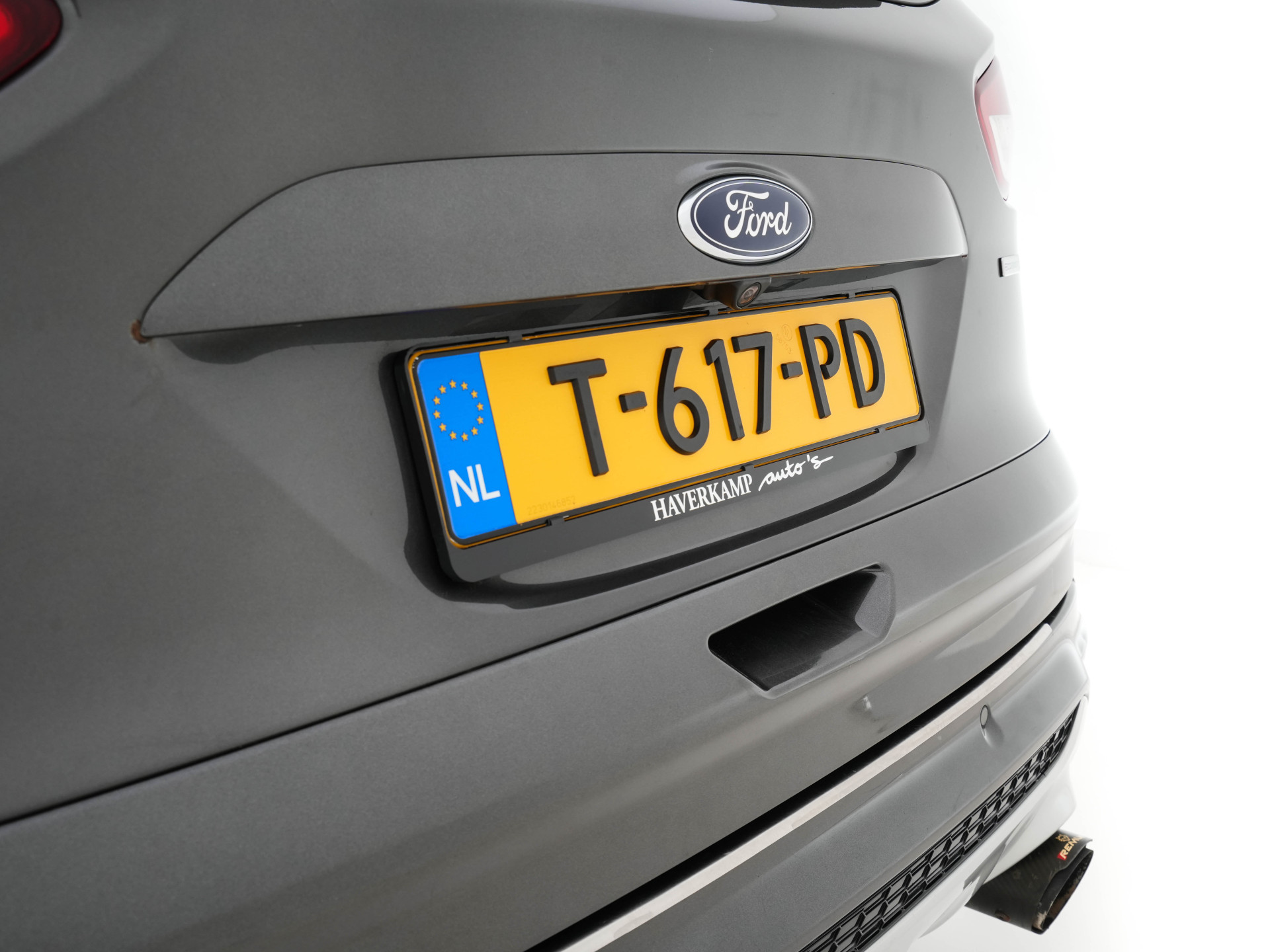 Ford Kuga 1.5 Titanium-Plus Styling-Pack AWD Aut.*LEATHER-FABRIC | XENON | SONY-AUDIO | BLIND-SPOT | KEYLESS | NAVI-FULLMAP | CAMERA | HEATED-SPORT-SEATS | ECC | LANE-ASSIST | PDC | CRUISE | TOWBAR | 19''ALU*