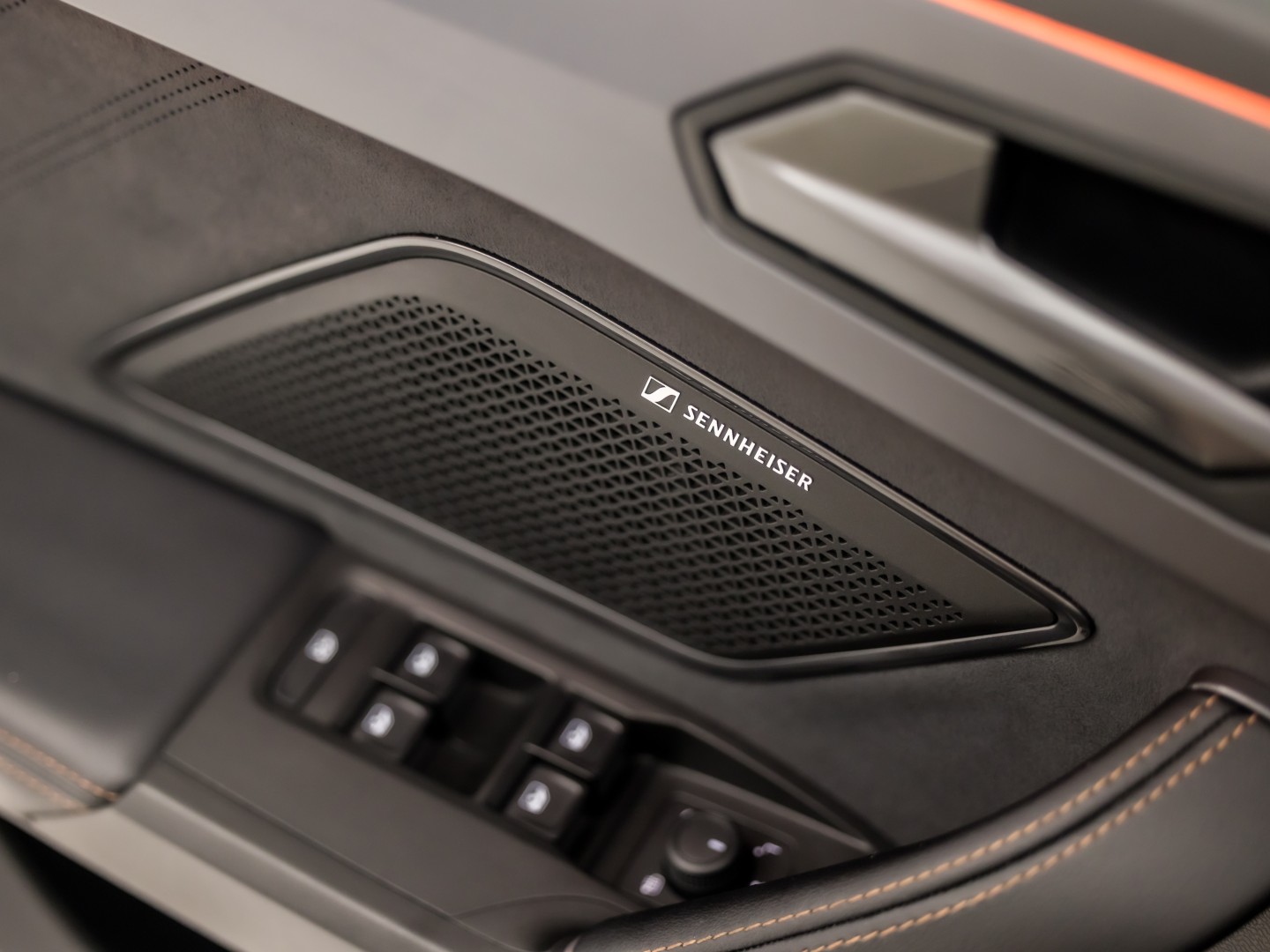 CUPRA Leon 1.5 TSI Sport 150Pk Automaat (APPLE CARPLAY, GROOT NAVI, KUIPSTOELEN, SENNHEISER AUDIO, CAMERA, STUUR/STOELVERWARMING, GETINT GLAS, NIEUWSTAAT)