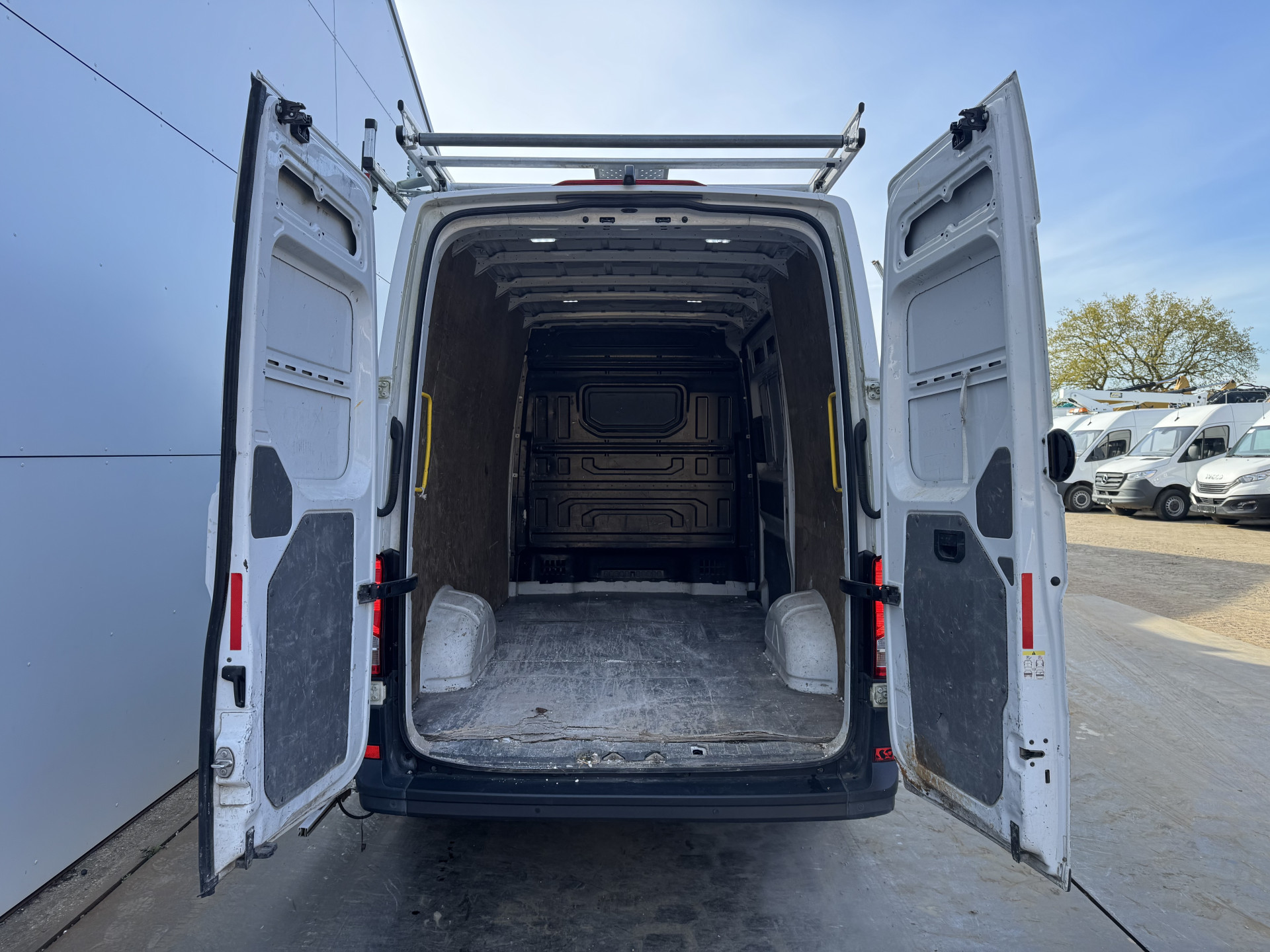Volkswagen Crafter 2.0 TDI 140 PK Imperiaal Glasresteel Glastransporter L3H3 Camera Carplay Airco Cruise control Glaszetter
