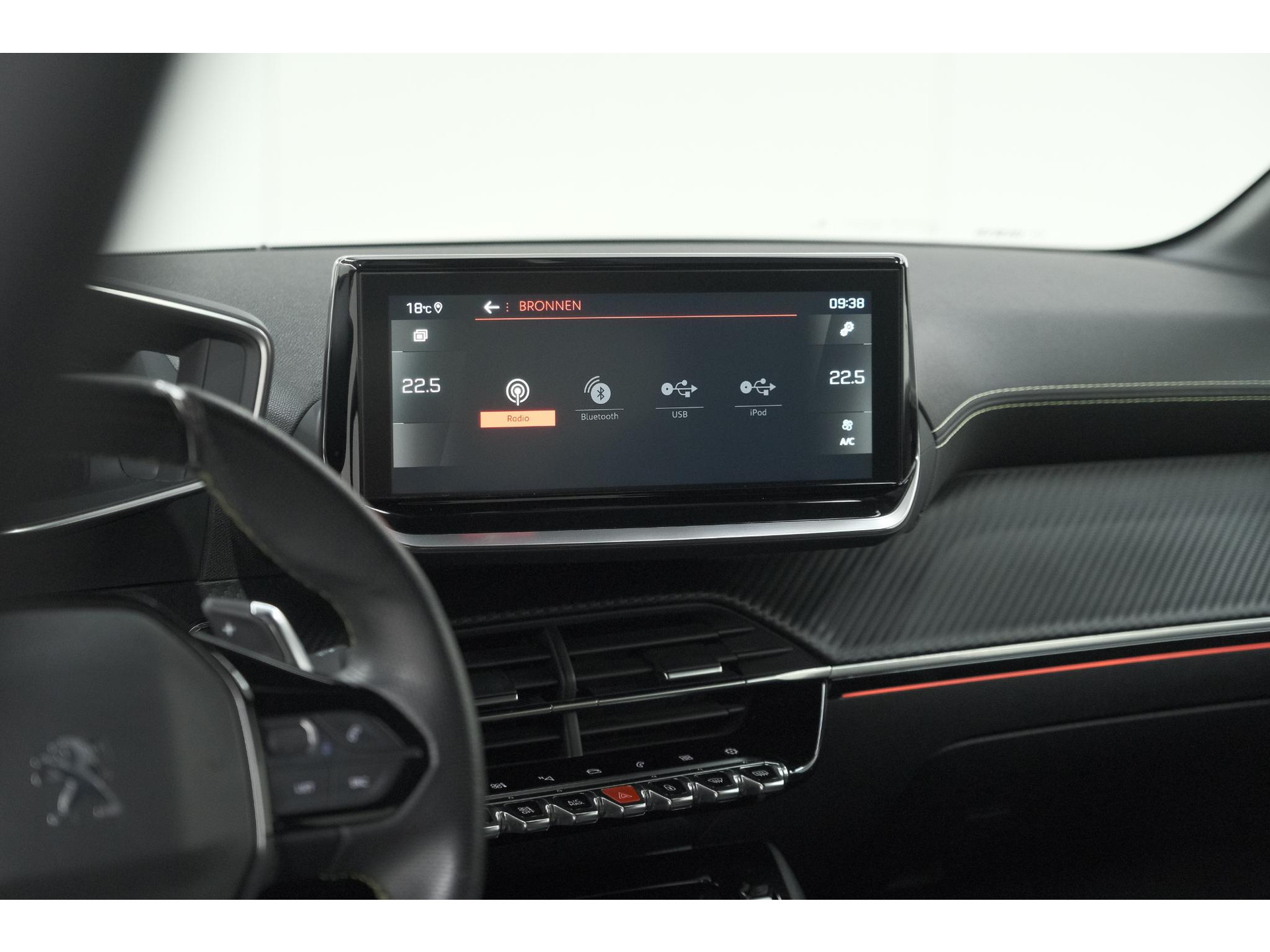 Peugeot 208 PureTech 100 EAT8 GT | Camera | Dodehoekdetectie | Navigatie | Apple Carplay