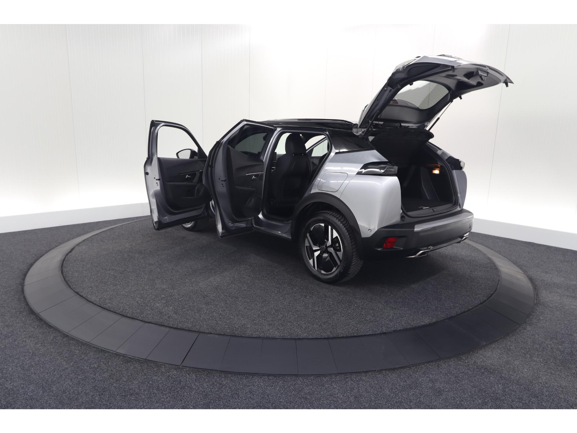 Peugeot 2008 PureTech 130 EAT8 GT | 360 Camera | Adaptieve Cruise Control | Dodehoekdetectie | Navigatie