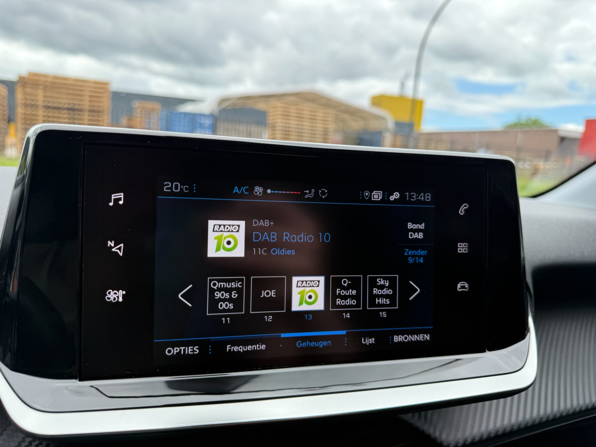 Peugeot 208 75PK Style | 1E EIGENAAR | 3/6/12MND GARANTIE| LED | CARPLAY | NAVI | CRUISE | CLIMA | LMV |