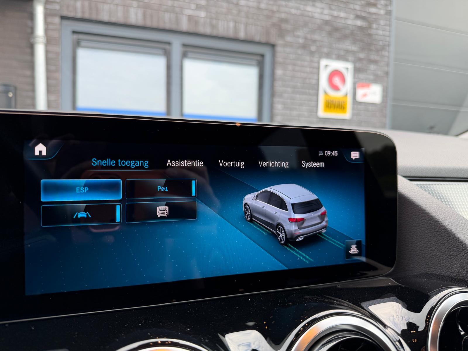 Mercedes-Benz B-klasse 180 Business Solution AMG | 1E EIGENAAR | 3/6/12MND GARANTIE | LEDER | LED | AUTOMAAT | DAB | CARPLAY | CRUISE | CLIMA | STOELVERWM. |