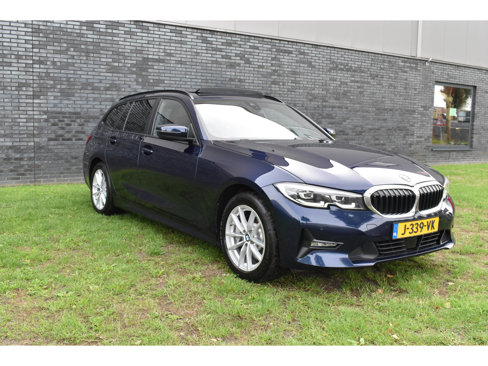 BMW 3-serie Touring 330e Business Edition Plus Plugin-hybride Pano Leder