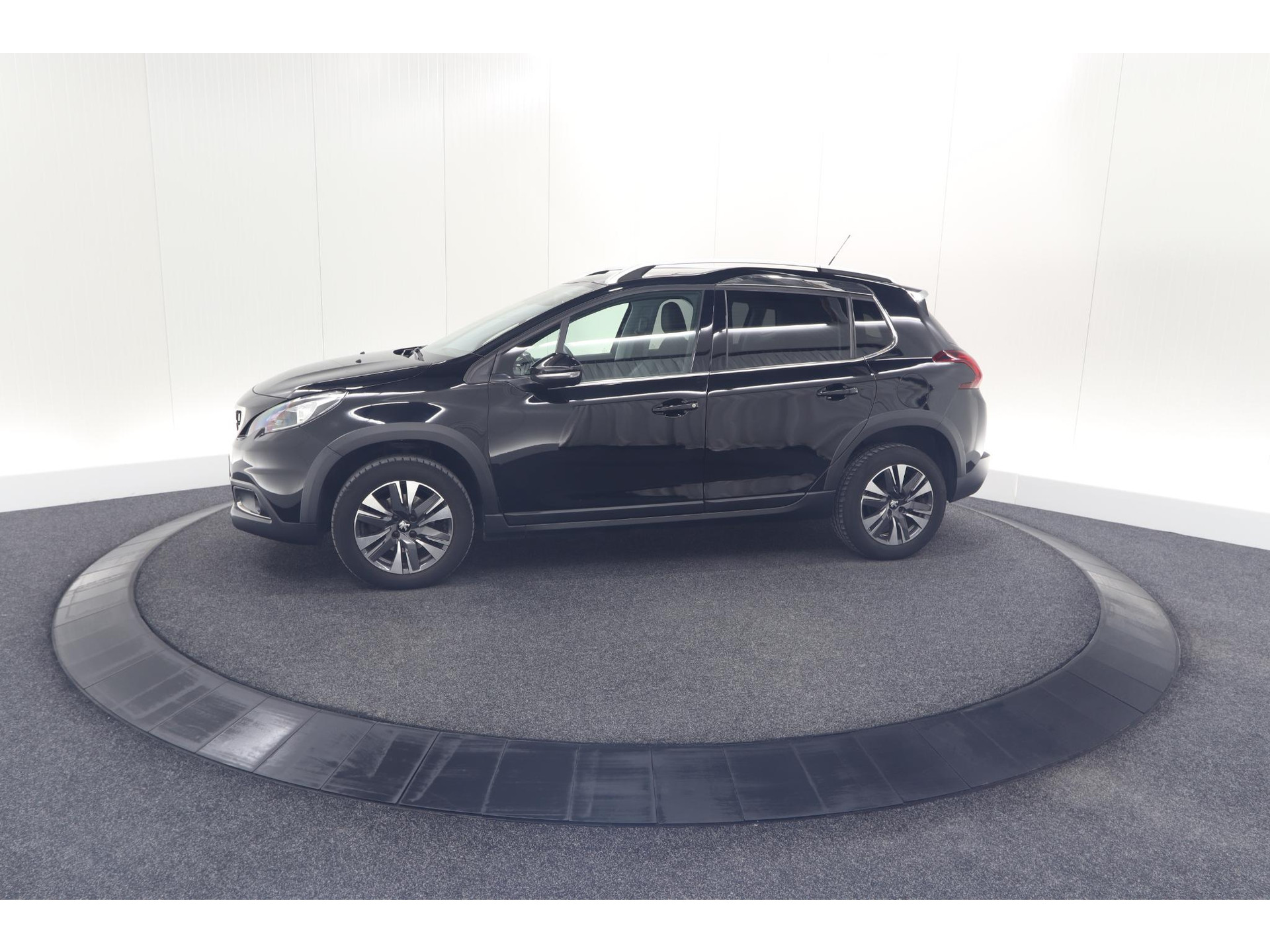 Peugeot 2008 PureTech 110 Allure | Panoramadak | Navigatie | Camera | Parkeersensoren