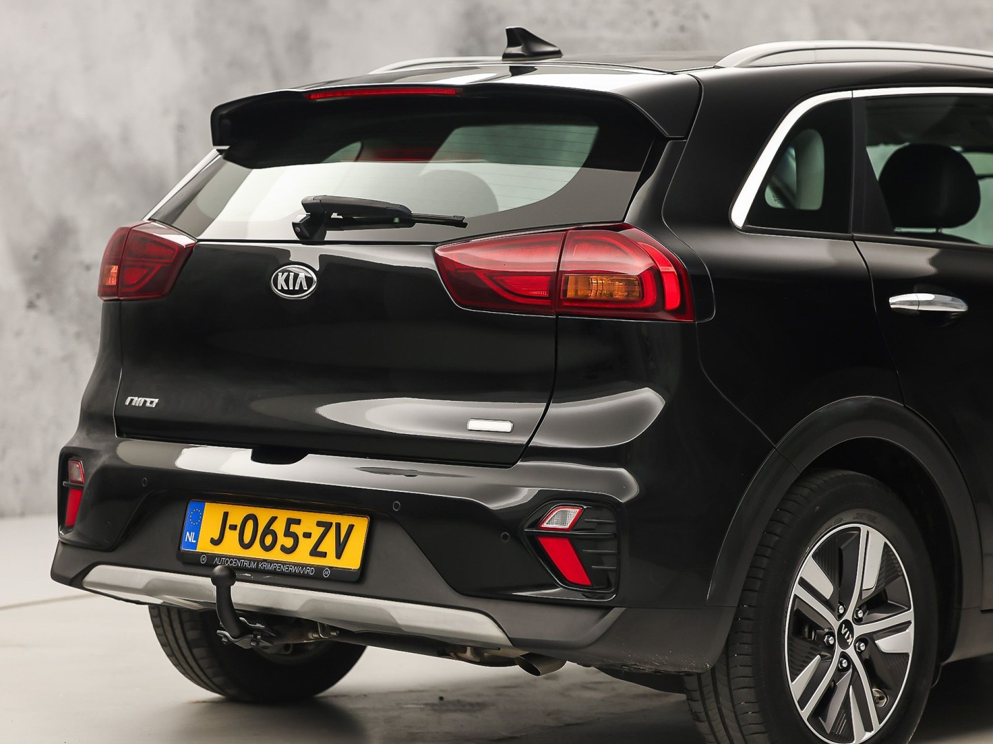 Kia Niro 1.6 GDi Hybrid DynamicLine 141Pk Automaat (APPLE CARPLAY, GROOT NAVI, CAMERA, TREKHAAK, SPORTSTOELEN, ADAPTIVE CRUISE, LANE ASSIST, NIEUWE APK, NIEUWSTAAT)
