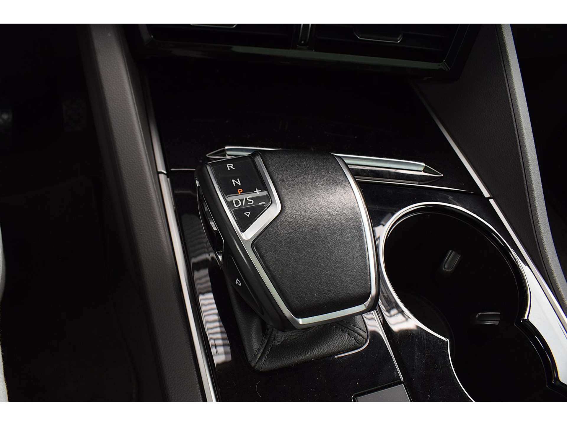 Volkswagen Touareg 3.0 TSi eHybrid 4MOTION | Trekhaak | Luchtvering | Pano | Leer | Memory | SOH 97,6%