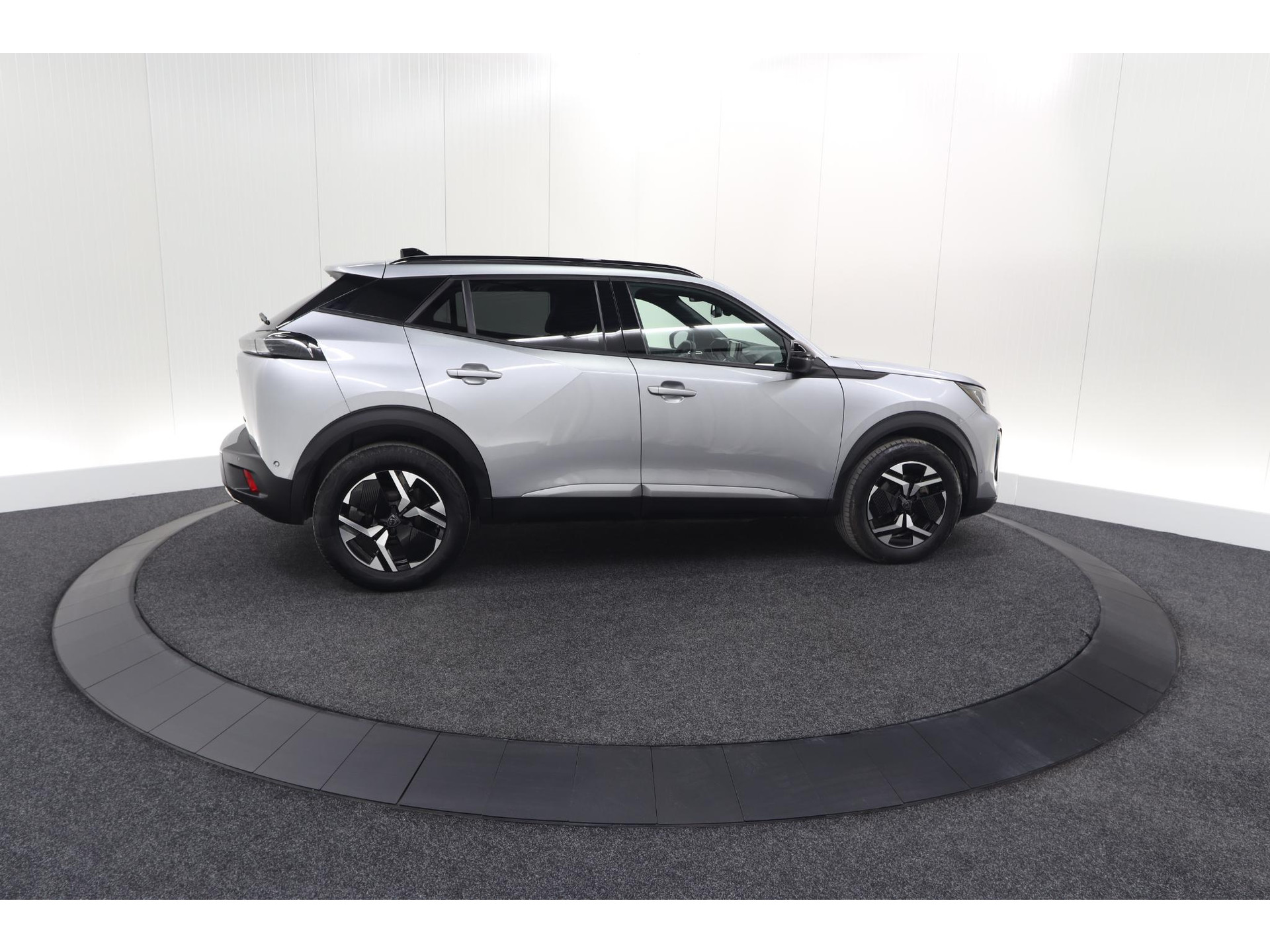 Peugeot 2008 Hybrid 136 e-DCS6 Allure | 360 Camera | Adaptieve Cruise Control | Dodehoekdetectie | Navigatie
