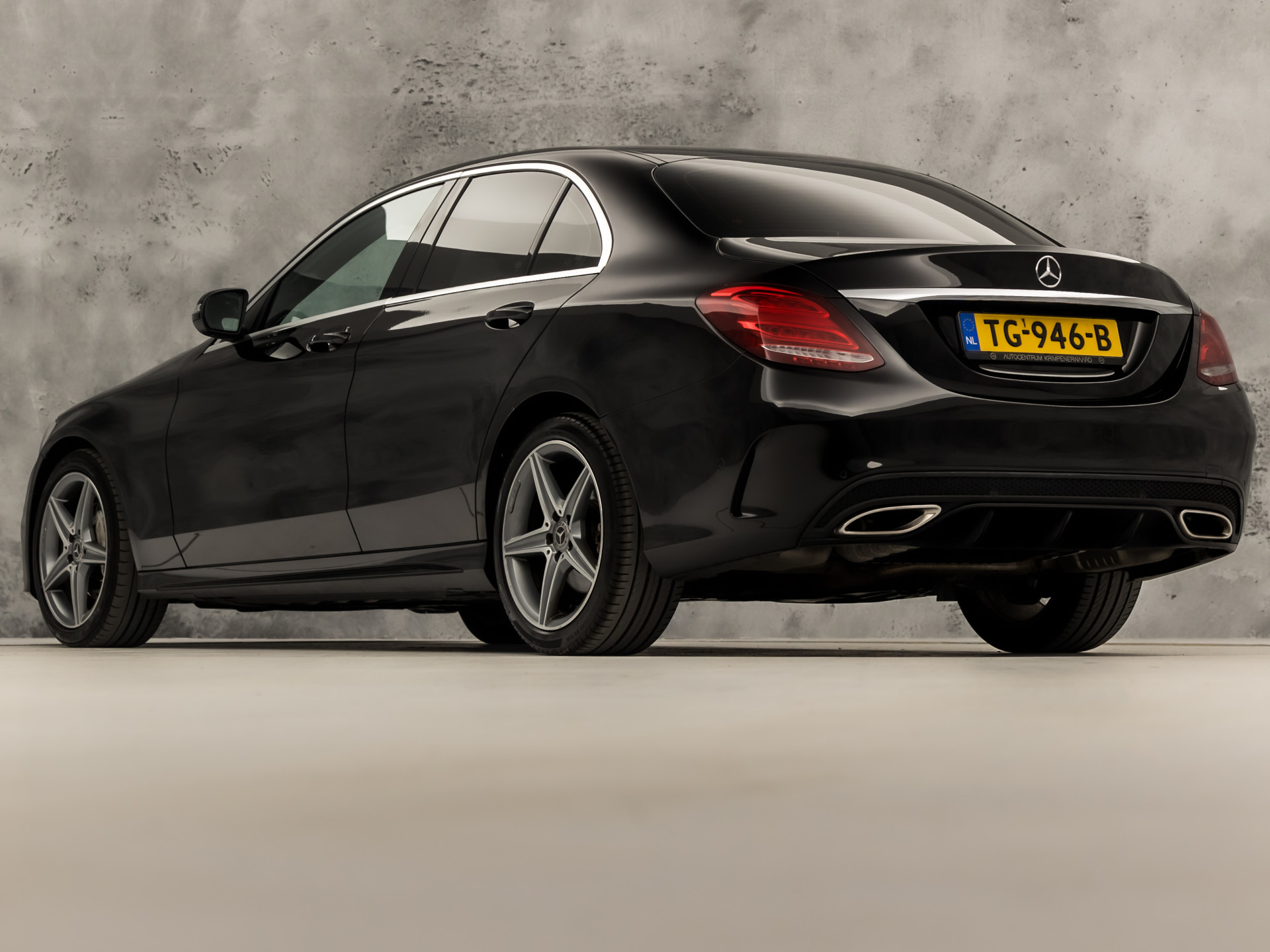 Mercedes-Benz C-Klasse 180 AMG Sport 156Pk Automaat (NAVIGATIE, CAMERA, LEDER, ZWART HEMEL, STOELVERWARMING, SPORTSTOELEN, GETINT GLAS, NIEUWSTAAT)