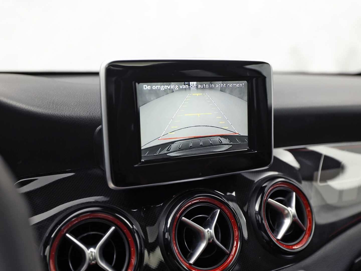 Mercedes-Benz GLA AMG 45 4MATIC Automaat 360Pk (PANORAMAKDAK, NAVIGATIE, MEMORY SEATS, KUIPSTOELEN, STOELVERWARMING, SPOILER, NIEUWE APK, NIEUWSTAAT)