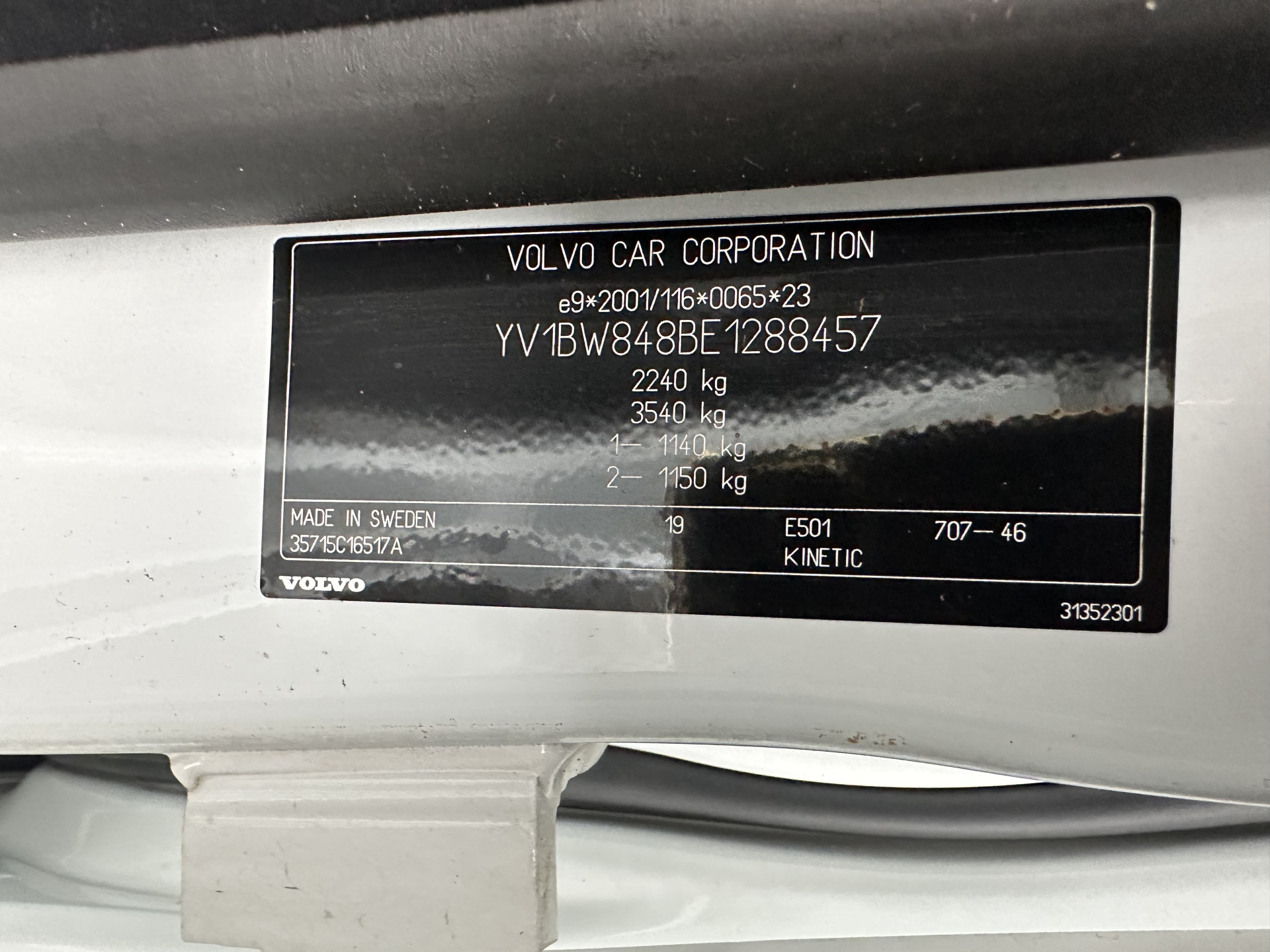 Volvo V70 1.6 D2 Kinetic Sport-Pack Aut. *NAVI-FULLMAP | COMFORT-SEATS | ECC | SIPS | PDC | CRUISE | PRIVACY-GLASS | TOWBAR | 17''ALU*