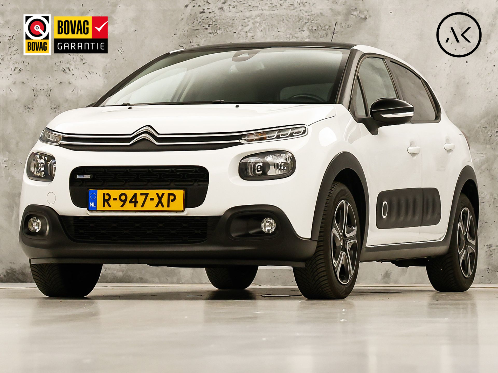 Citroën C3 1.2 PureTech S&S Shine Sport 110Pk (APPLE CARPLAY, GROOT NAVI, STOELVERWARMING, SPORTSTOELEN, CRUISE, LANE ASSIST, NIEUWSTAAT)