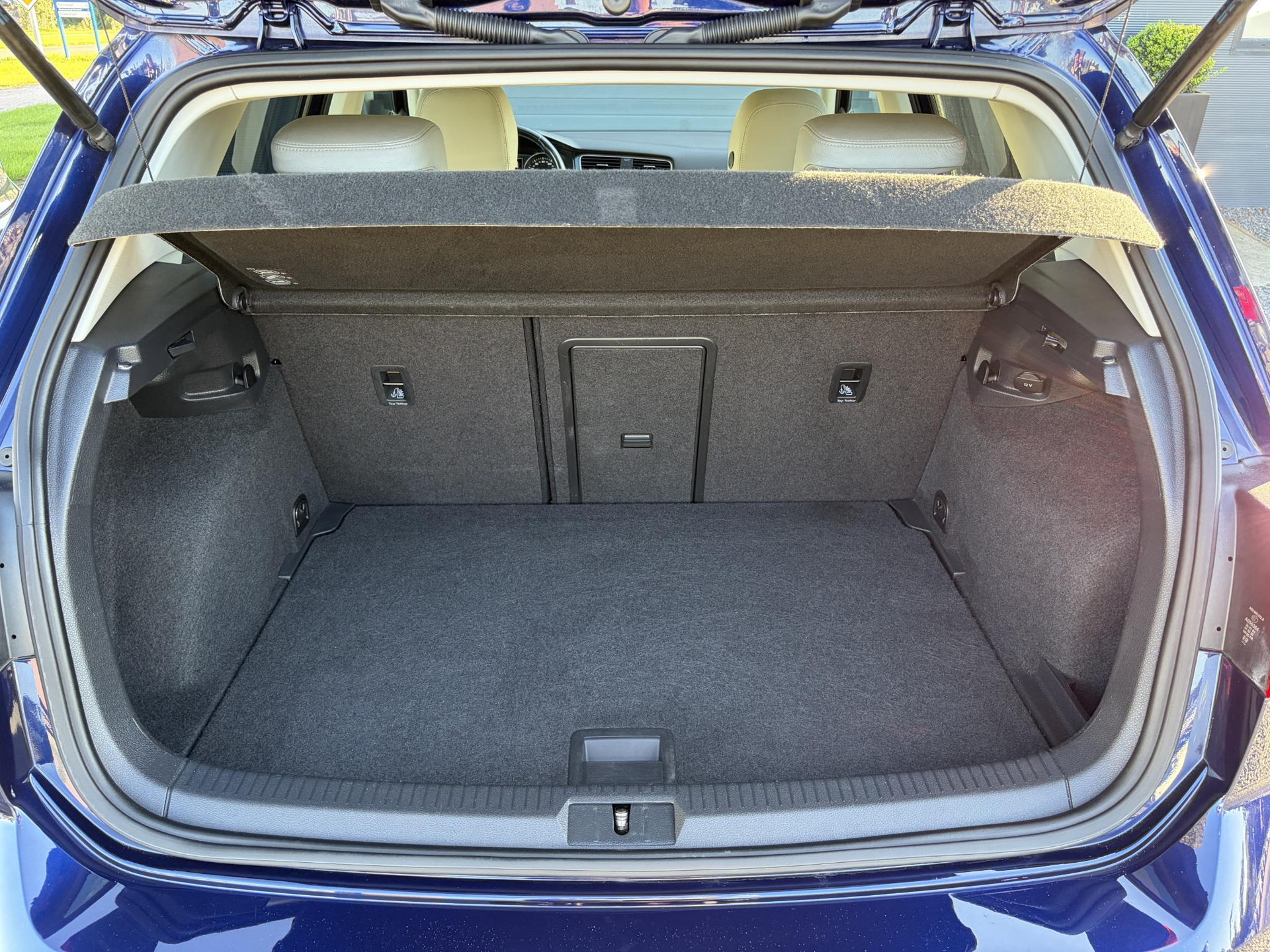 Volkswagen e-Golf e-Golf ✓SOH 88.57%✓Carplay✓Navi✓Leder✓Clima✓Cruise✓Pdc V+A✓LED✓16'' Lm velgen✓N.A.P✓Apk tot 02-2027