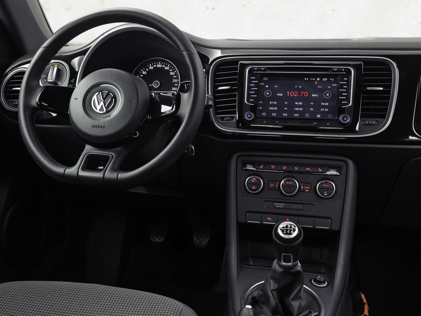 Volkswagen Beetle 1.2 TSI Sport (NAVIGATIE, CLIMATE, STOELVERWARMING, SPORTSTOELEN, LM VELGEN, CRUISE, NIEUWSTAAT)
