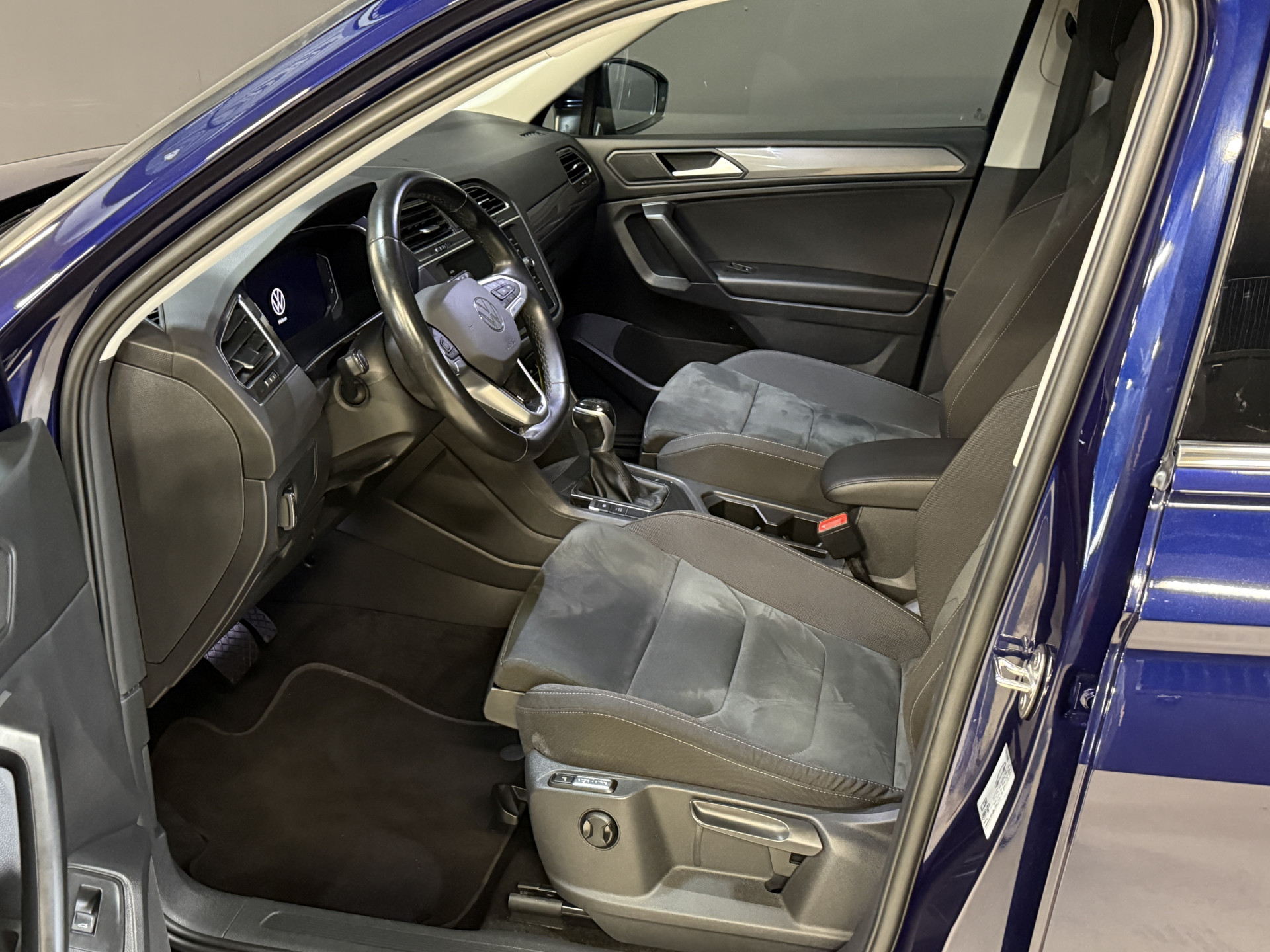 Volkswagen Tiguan Allspace 1.5 TSI Life Business 7p. | Massagestoel | Trekhaak | Camera | Stoel/Stuurverwarming | Carplay | Adaptive cruise