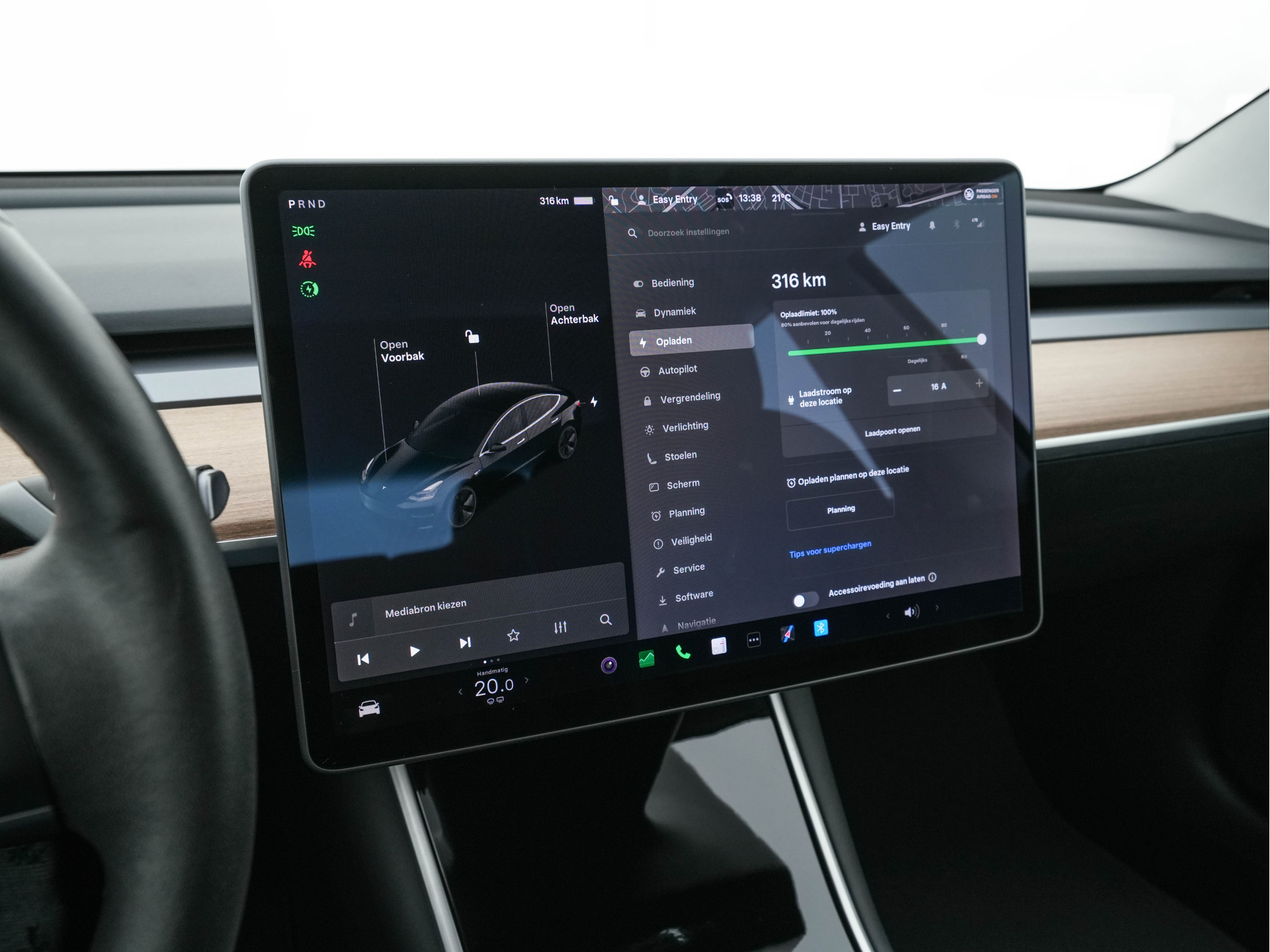 Tesla Model 3 Standard RWD Plus 60 kWh [ 3-Fase ] {SOH-84%} (INCL-BTW) Aut. *PANO | AUTO-PILOT | LEATHER | KEYLESS | FULL-LED | MEMORY-PACK | SURROUND-VIEW | DAB | CARPLAY | DIGI-COCKPIT | LANE-ASSIST | COMFORT-SEATS | 18"ALU*