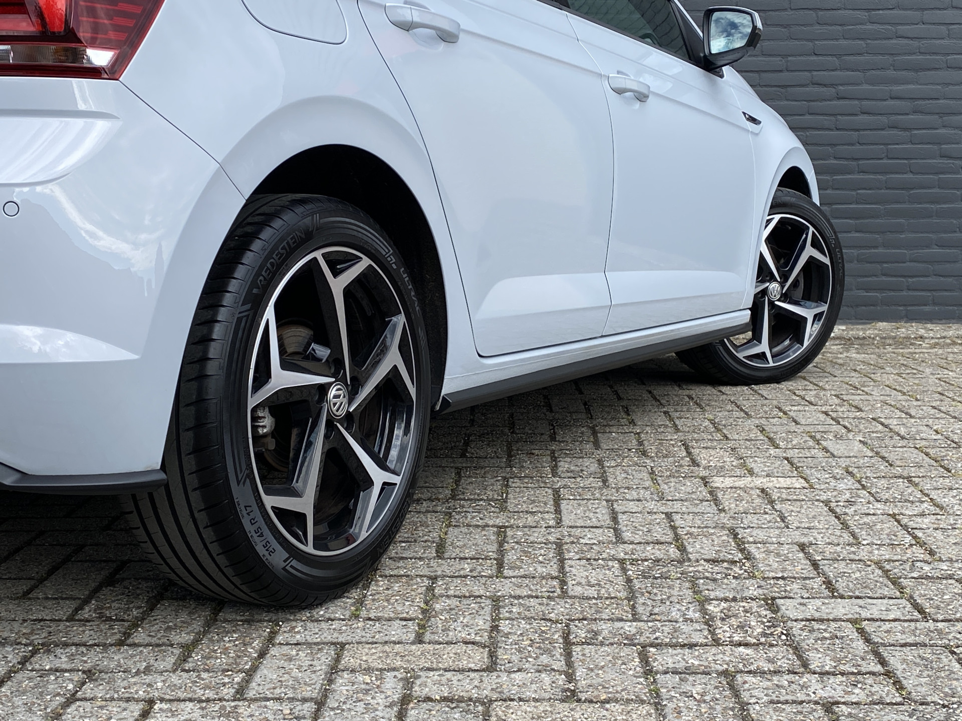 Volkswagen Polo 1.0 TSI R Line 116 pk AUT. | 1e eigenaar | 2x R Line | navigatie | virtual cockpit | stoelverwarming | sportstoelen