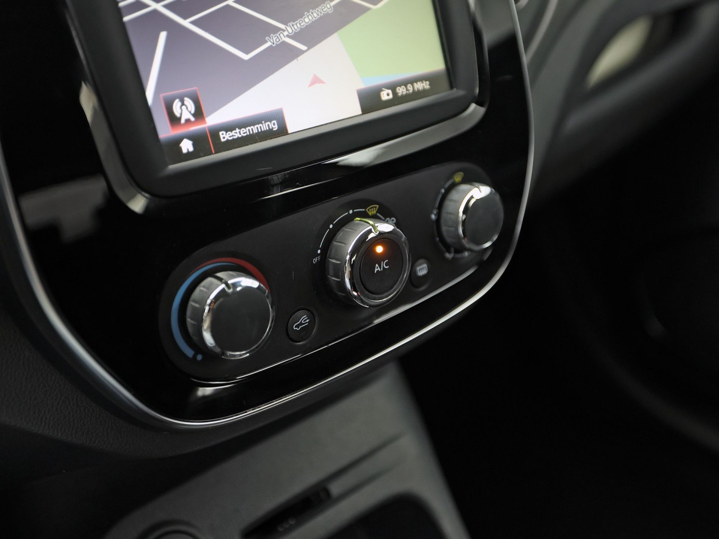 Renault Captur 0.9 TCe Sport (NAVIGATIE, CAMERA, CRUISE, SPORTSTOELEN, GETINT GLAS, LM VELGEN, NIEUWSTAAT)