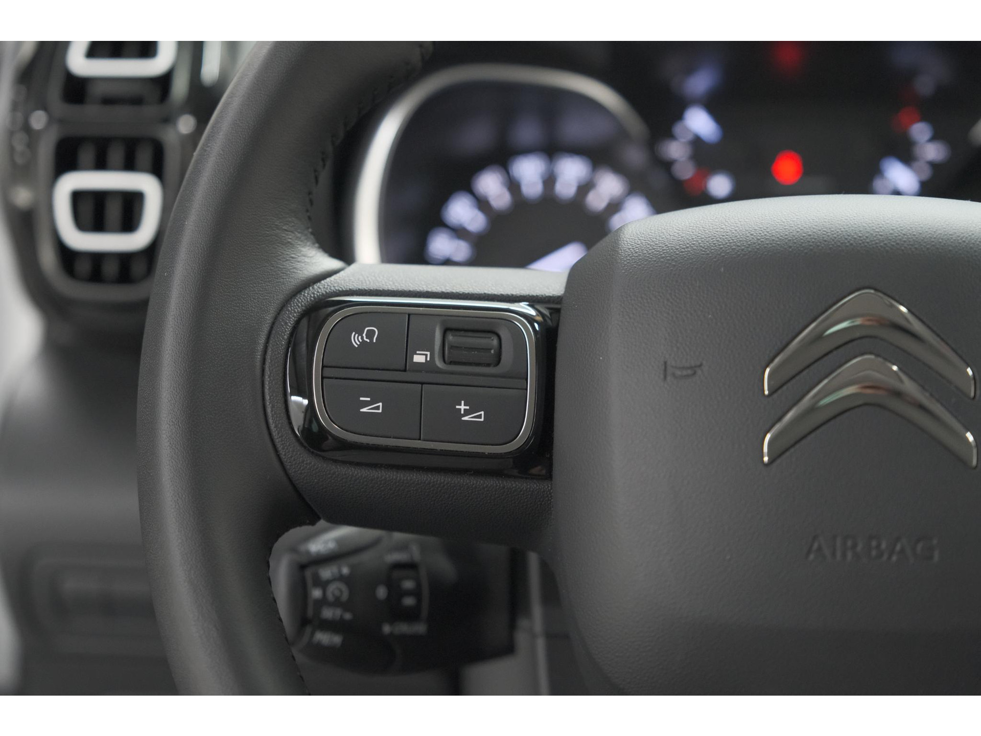 Citroen C3 Aircross PureTech 130 EAT6 Max | Parkeersensoren | Stoelverwarming | Apple Carplay | 16 Inch Lichtmetalen Velgen