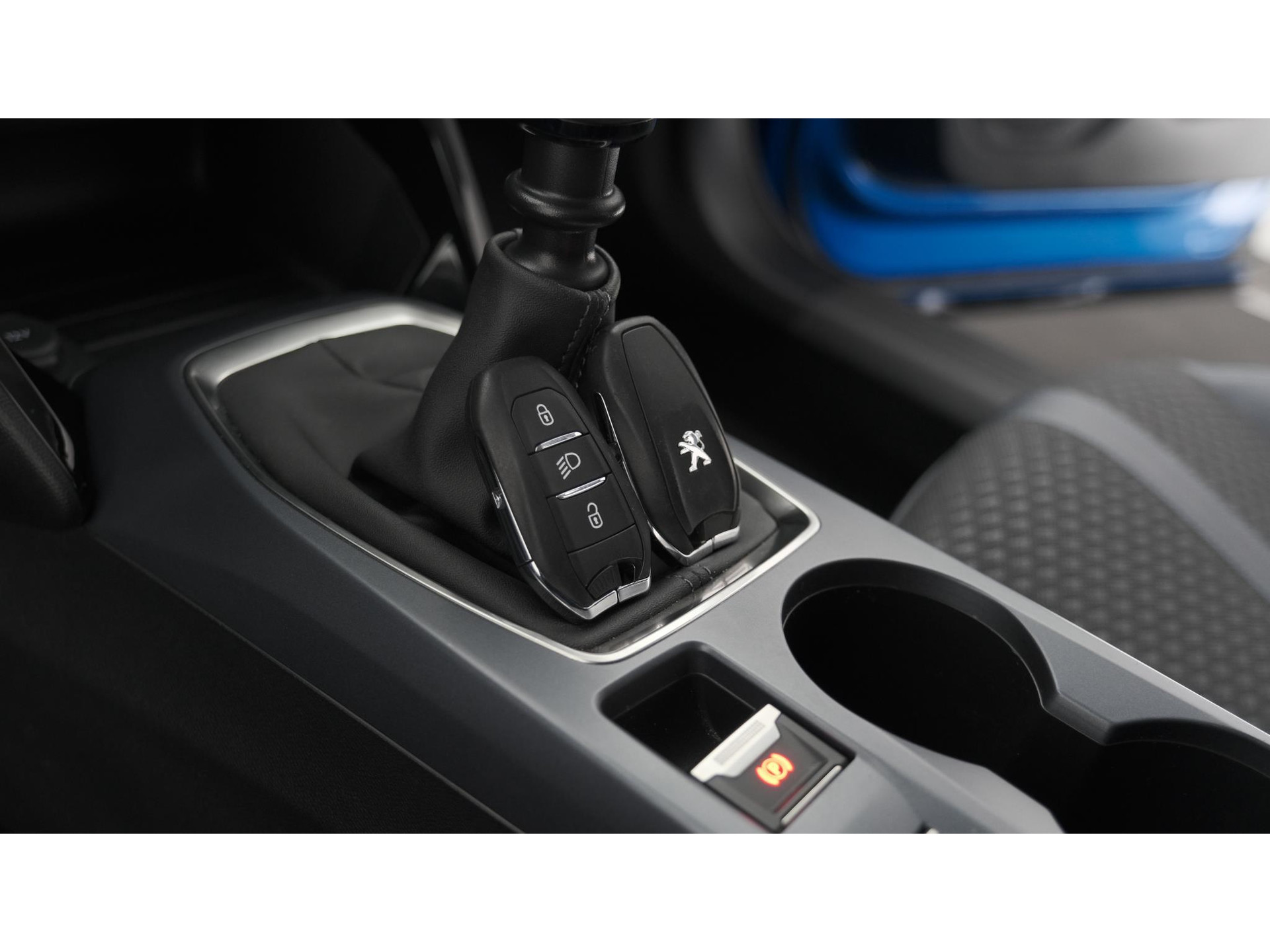 Peugeot 2008 PureTech 130 Allure | Trekhaak | Camera | Apple Carplay | Stoelverwarming | Parkeersensoren