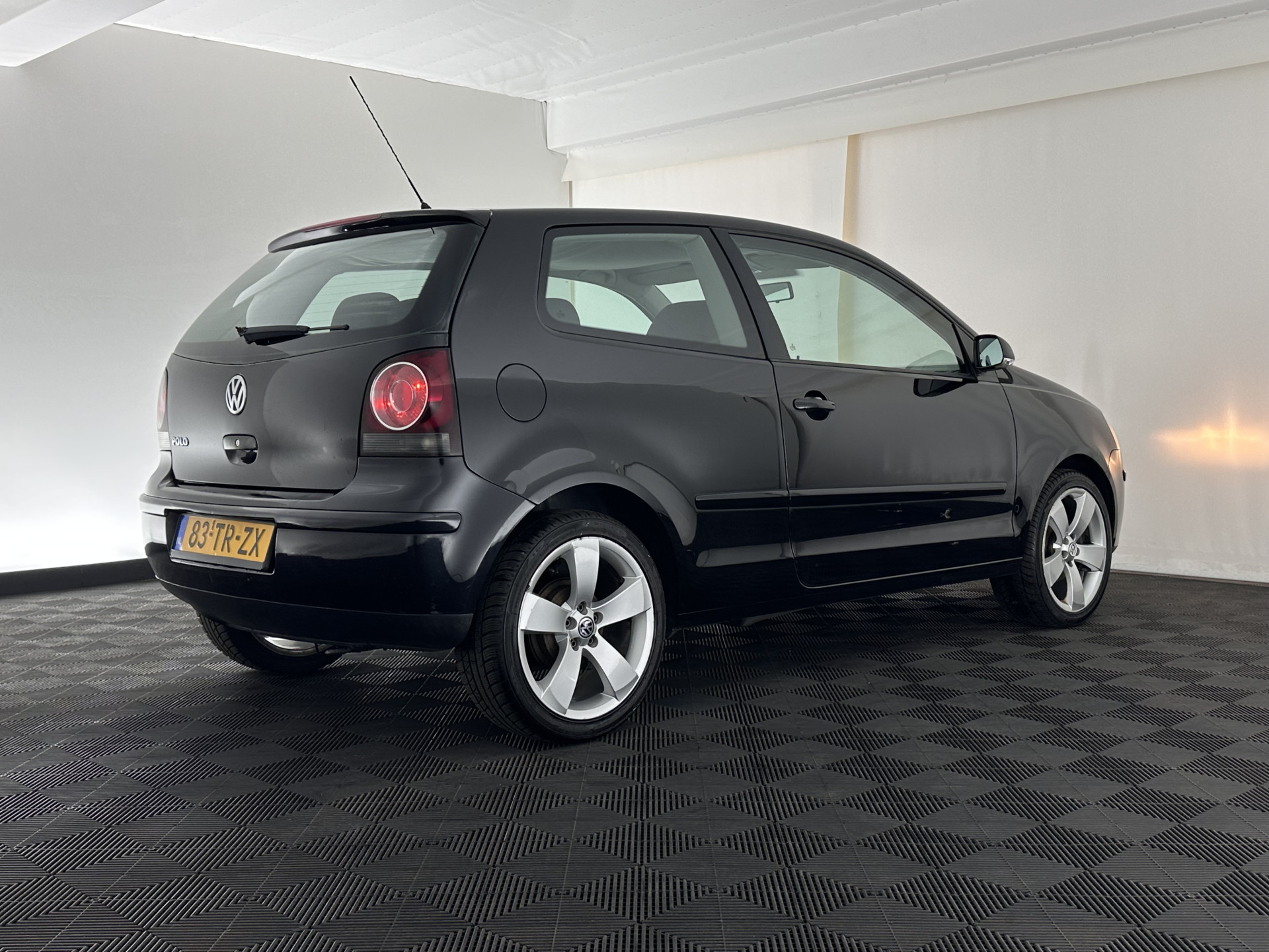 Volkswagen Polo 1.2 Optive *AIRCO | RADIO | SPORT-SEATS | 17''ALU*