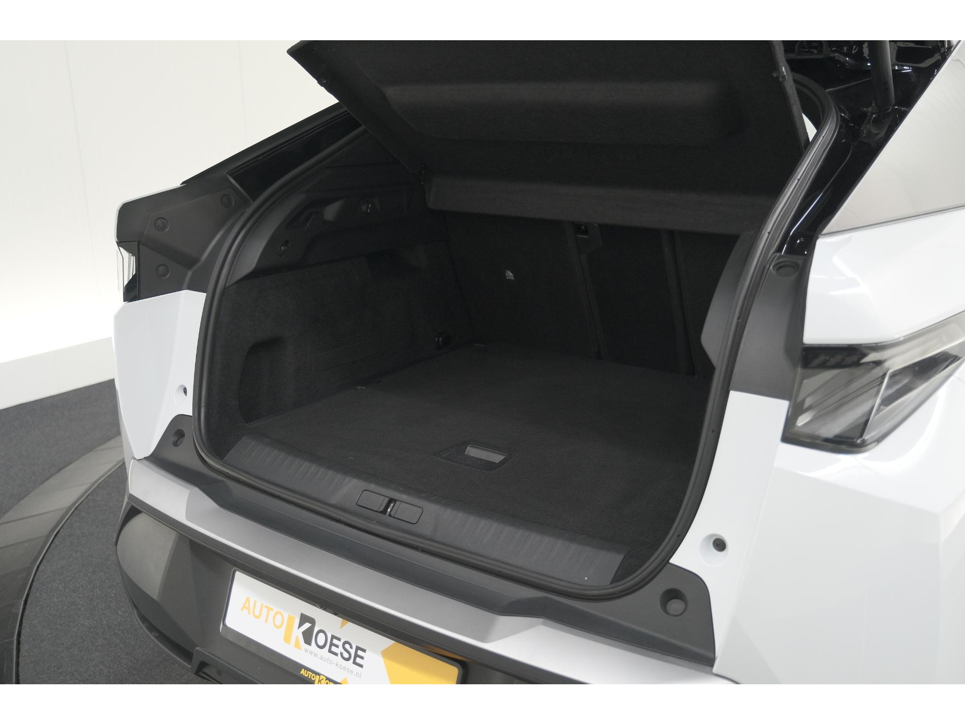 Peugeot 3008 1.2 Hybrid 136 GT | Elektrische Kofferklep | Camera | Adaptieve Cruise Control | Apple CarPlay