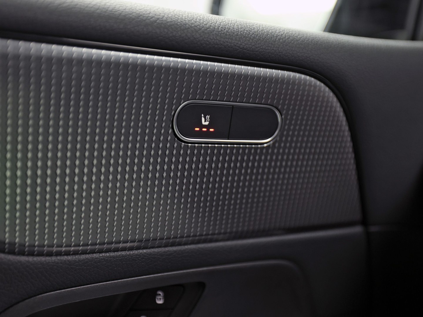 Mercedes-Benz B-Klasse 200 Business Solution Luxury 163Pk Automaat (GROOT NAVI, LEDER, CAMERA, GETINT GLAS, SPORTSTOELEN, STOELVERWARMING, TREKHAAK, NIEUWE APK, NIEUWSTAAT)