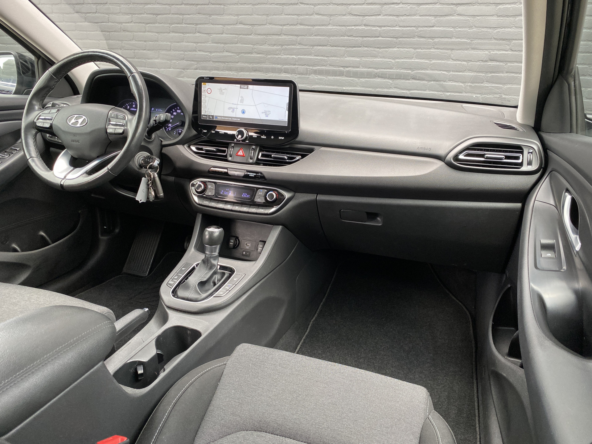 Hyundai i30 Wagon 1.5 T-GDi  MHEV 160 pk Comfort Smart AUT. | navigatie | stoel-/stuurverw. | camera | trekhaak | parkeersensoren