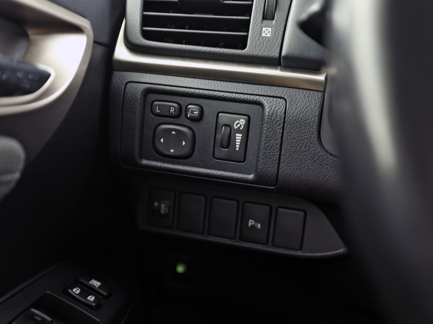 Lexus CT 200h Business Launch Edition Automaat (NAVIGATIE, CAMERA, ALCANTARA, SPORTSTOELEN, KEYLESS, ADAPTIVE CRUISE, NIEUWSTAAT)
