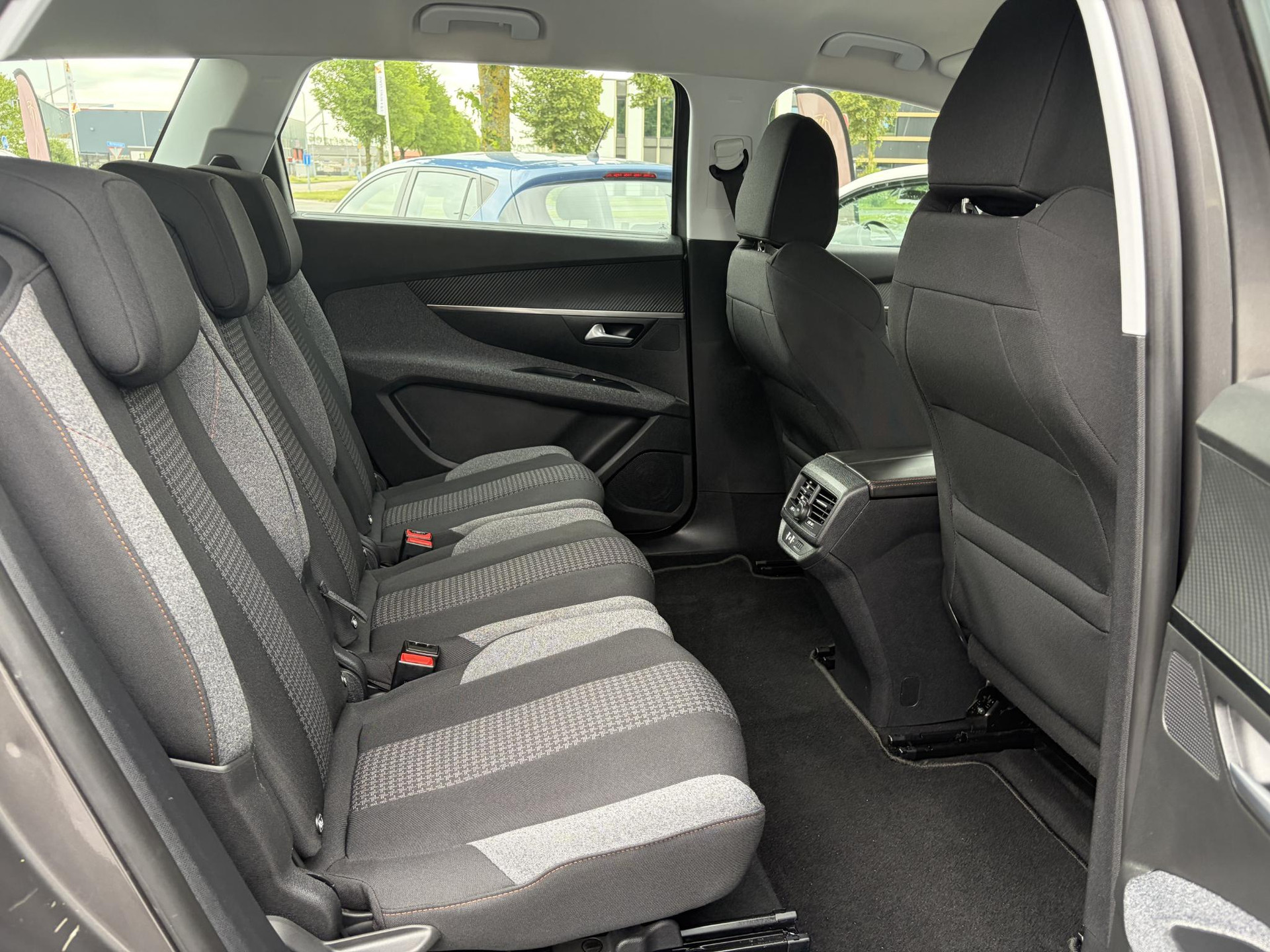 Peugeot 5008 1.2 PureTech Active 1e Eigenaar,D-riem 12-2023,Trekhaak,7 Persoons,6 Bak,Carplay,Clima,Cruise,131pk,Pdc,Dealer Onderhouden,N.A.P,Apk tot 05-2027