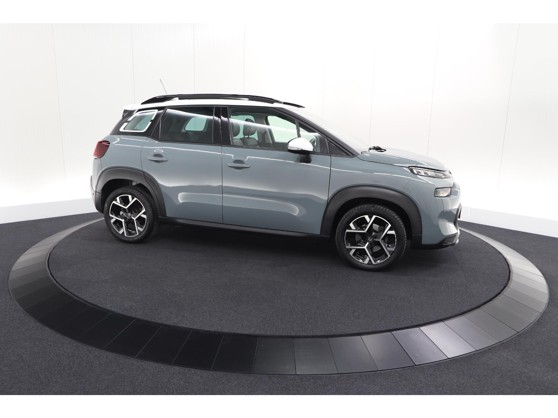 Citroen C3 Aircross PureTech 130 EAT6 Shine | Schuif-/Kanteldak | Camera | Dodehoekdetectie | Head-Up Display